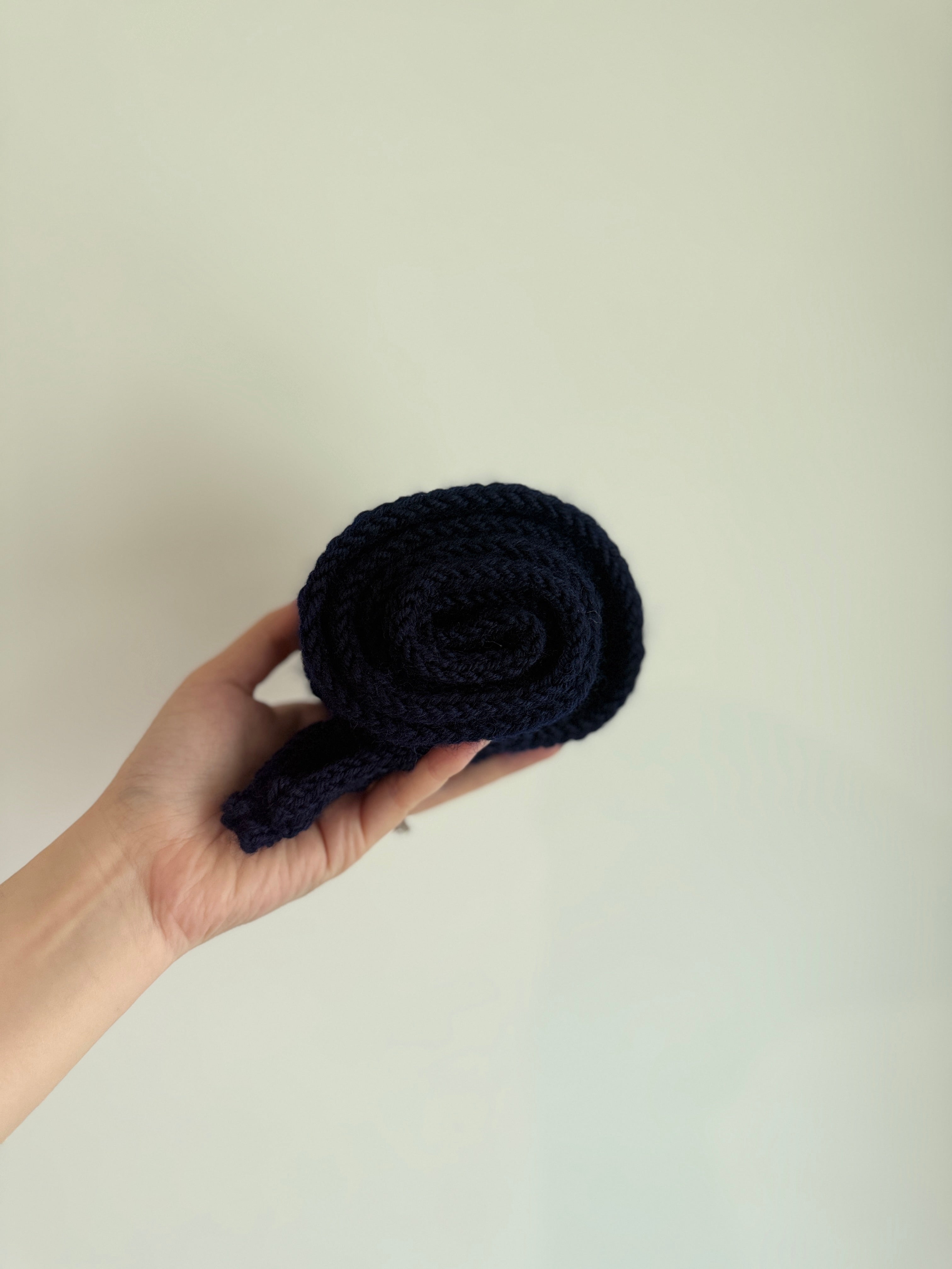 Knitted sophie scarf in navy blue