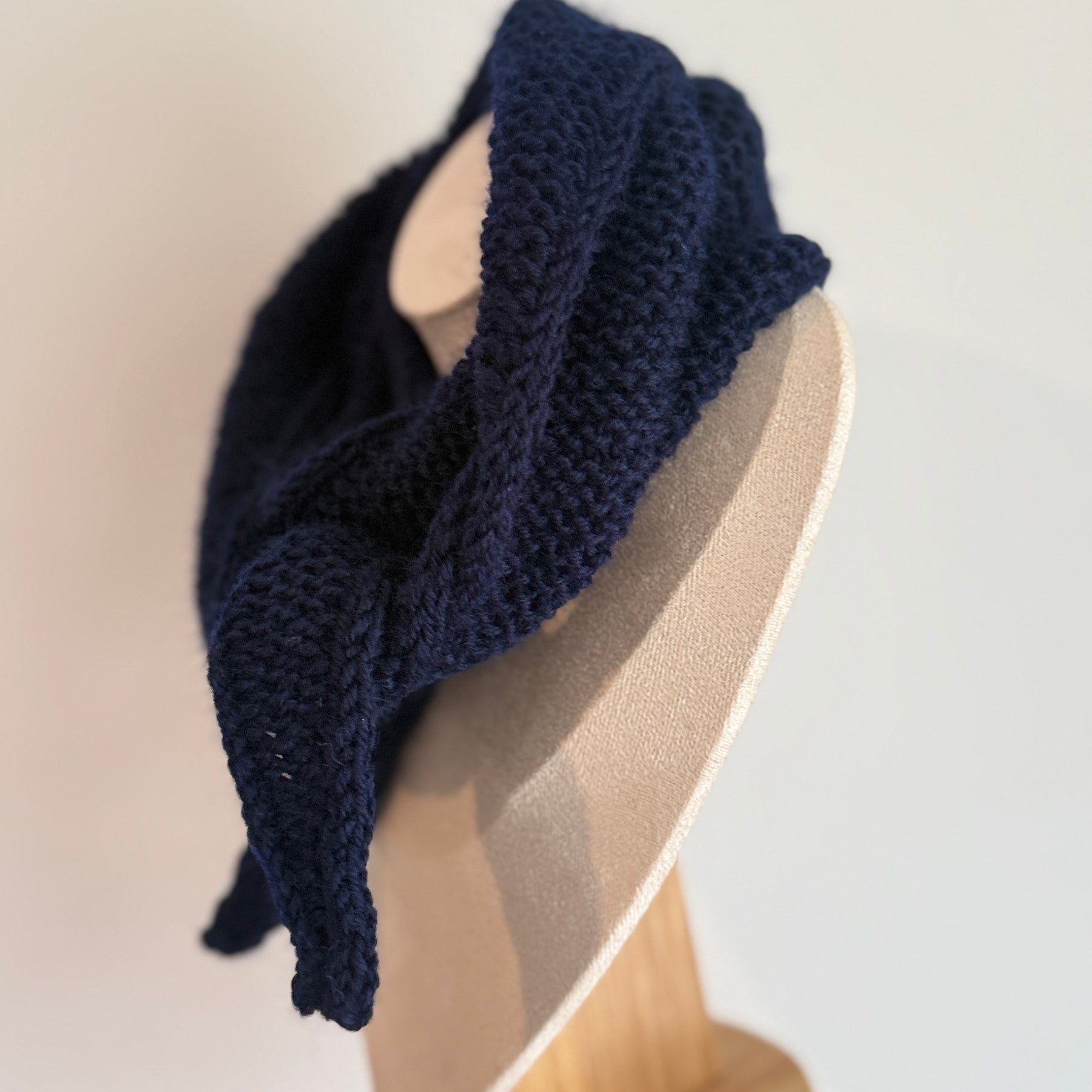 Knitted sophie scarf in navy blue