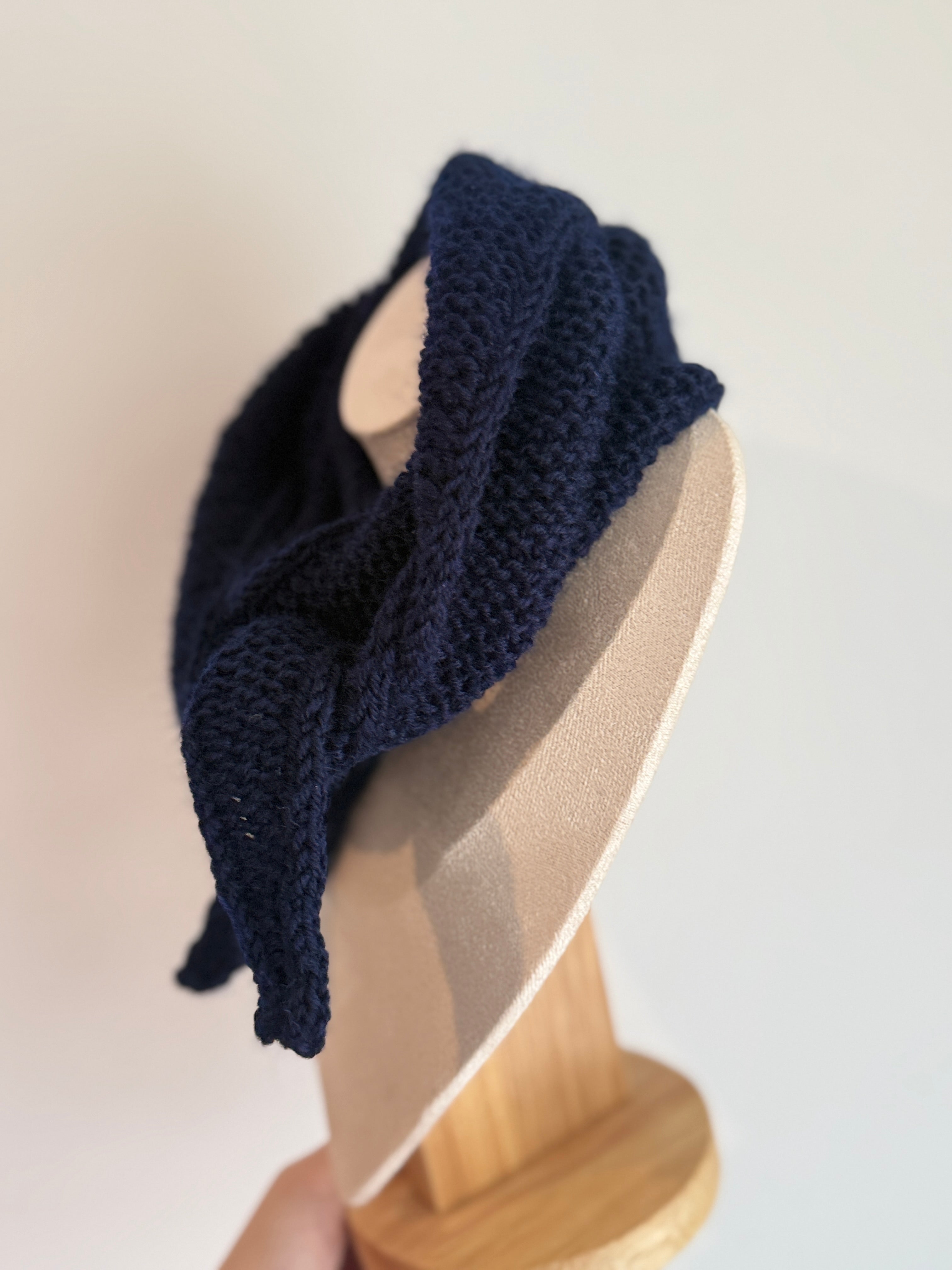 Knitted sophie scarf in navy blue