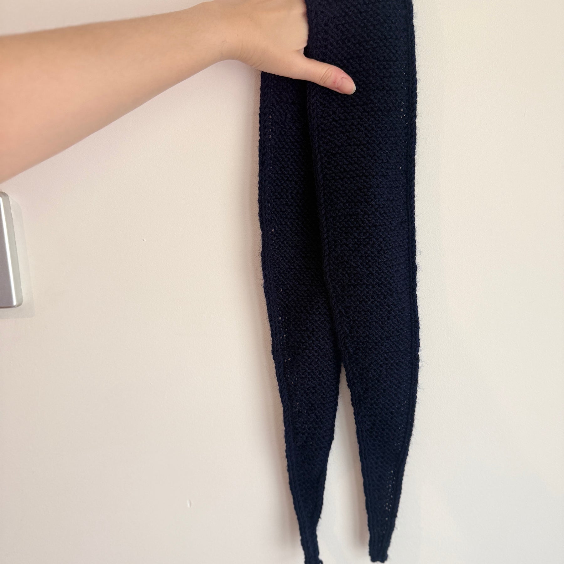 Knitted sophie scarf in navy blue