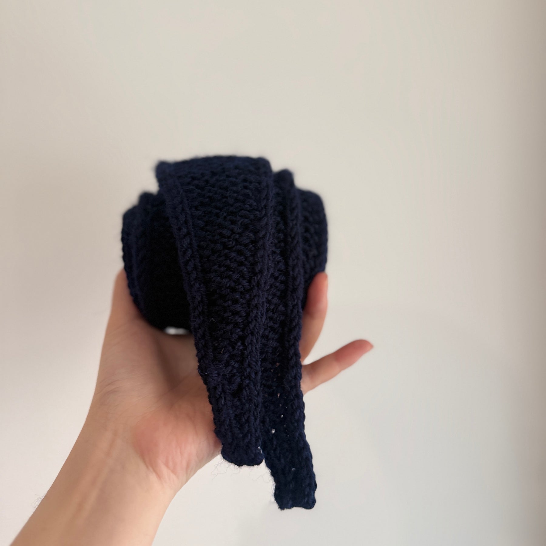 Knitted sophie scarf in navy blue