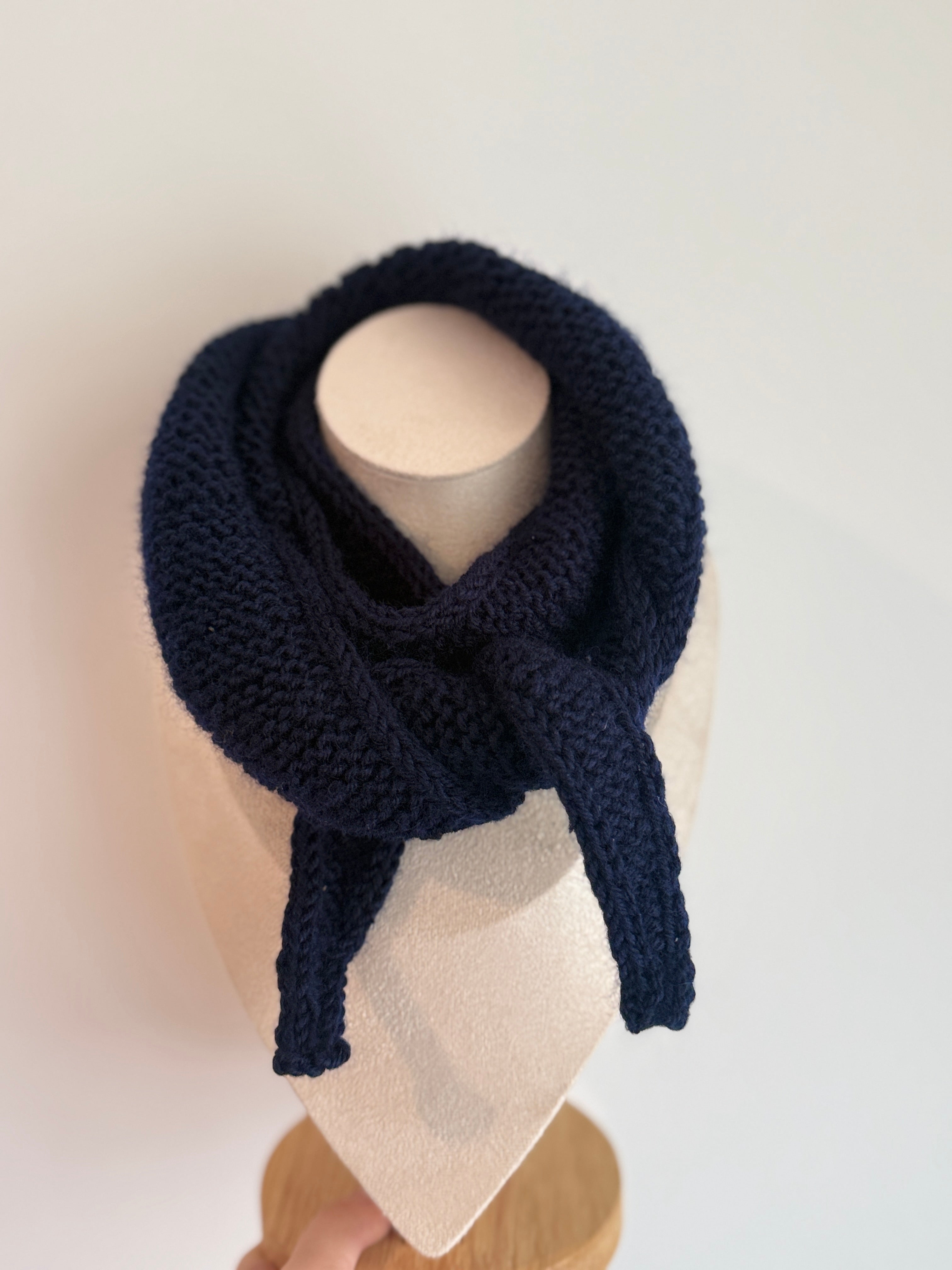 Knitted sophie scarf in navy blue