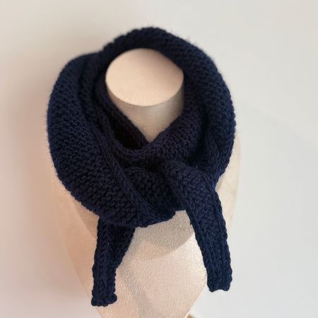 Knitted sophie scarf in navy blue