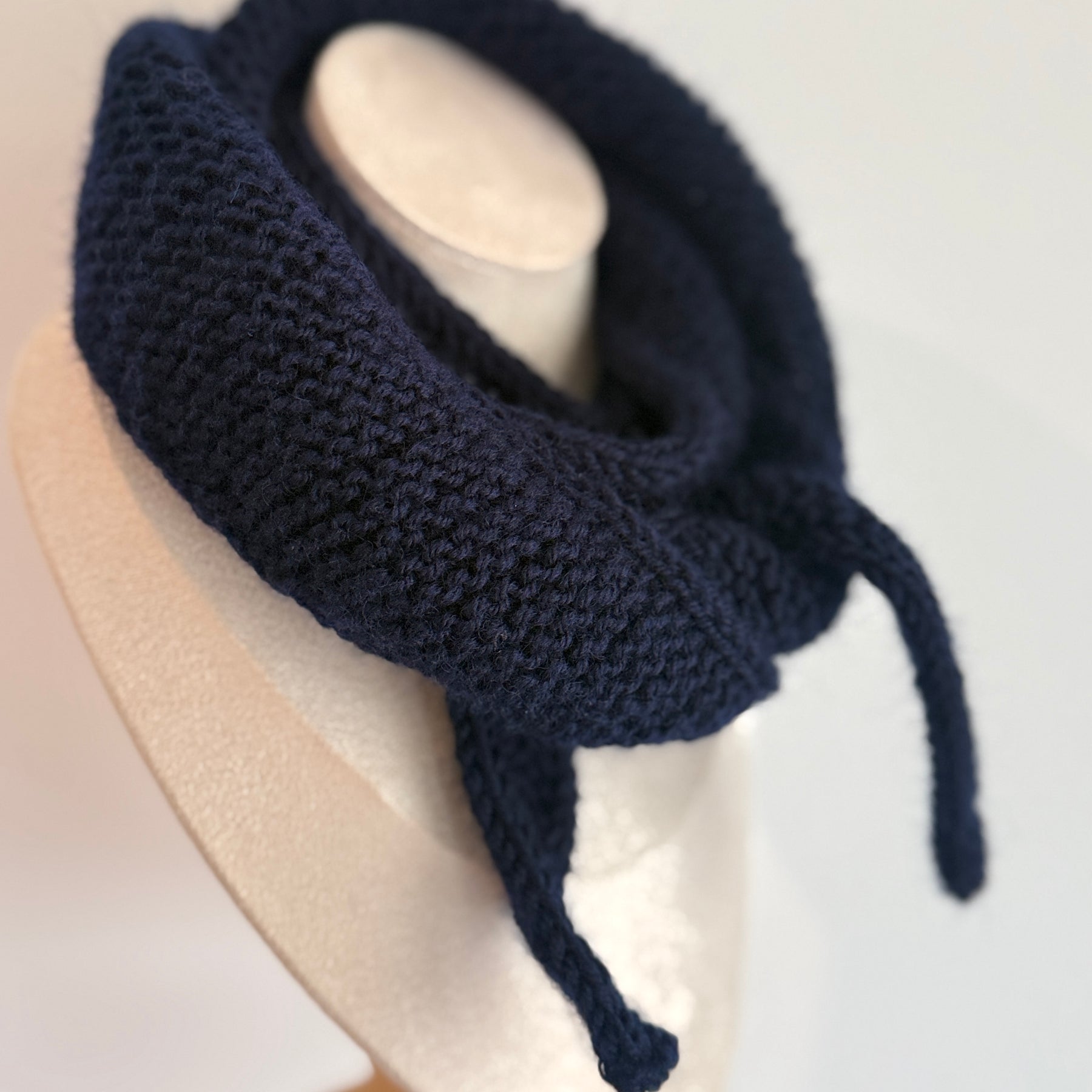 Knitted sophie scarf in navy blue