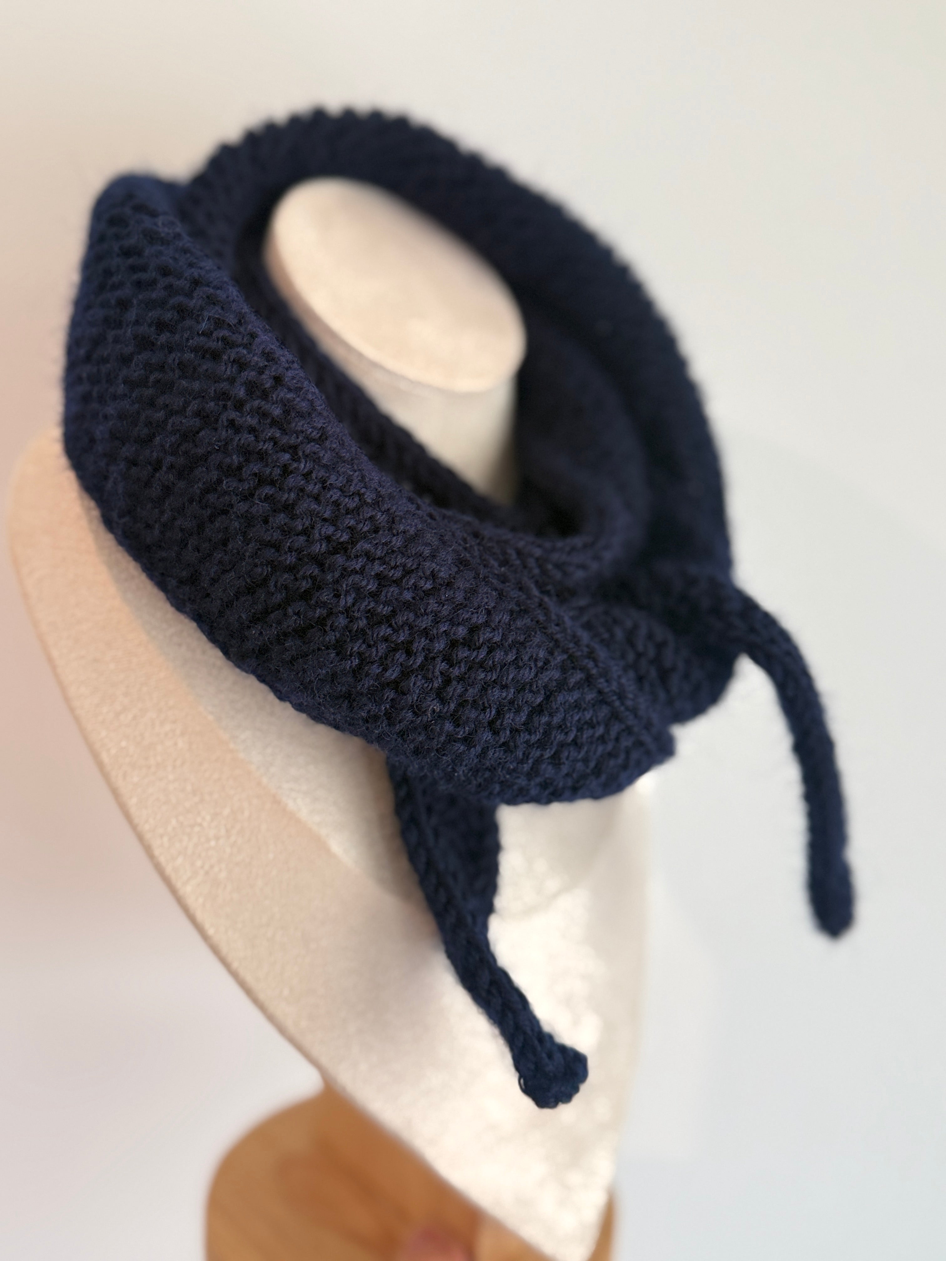 Knitted sophie scarf in navy blue