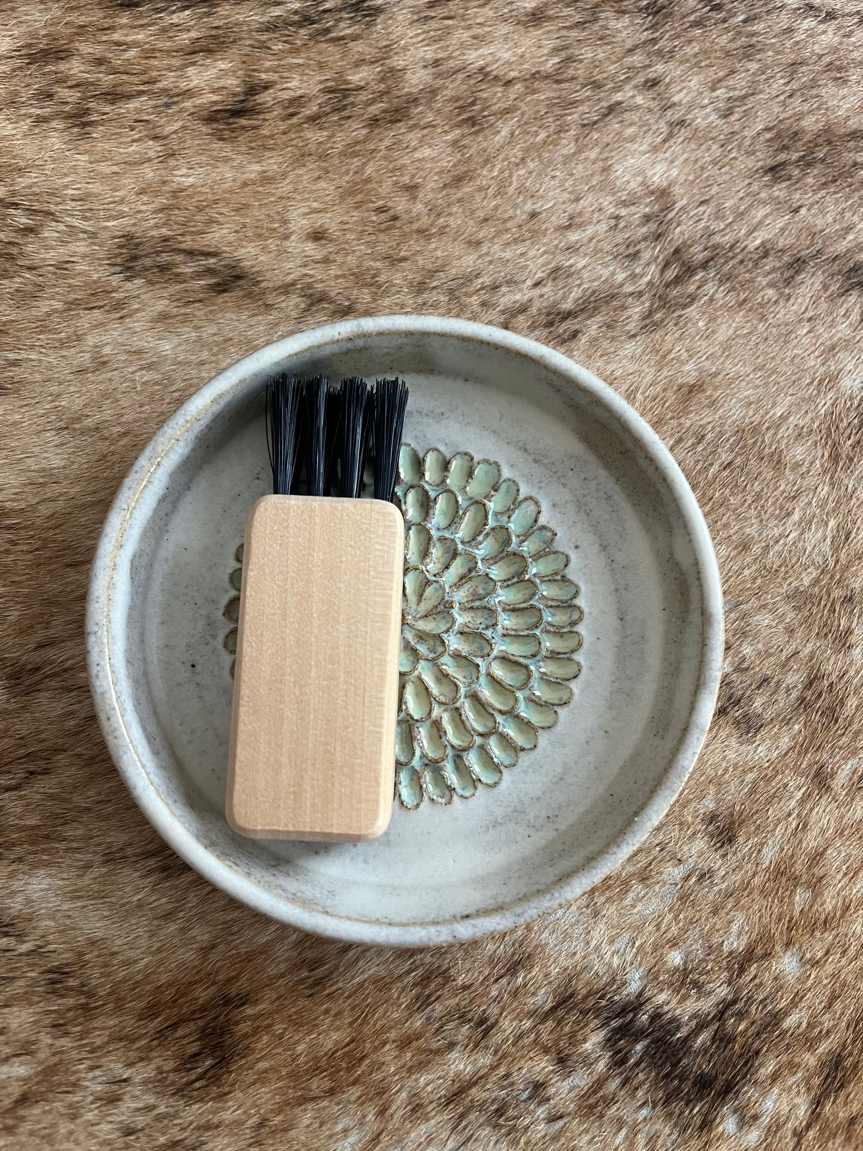 Ceramic grater with Brush