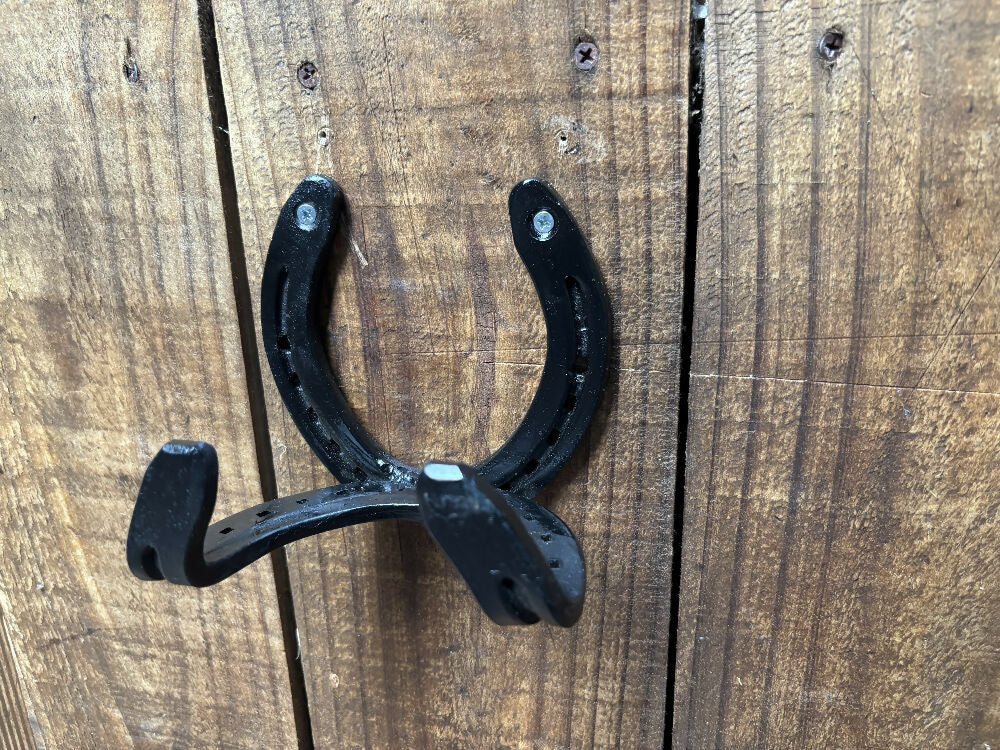 Horsehoe tool holder mounted