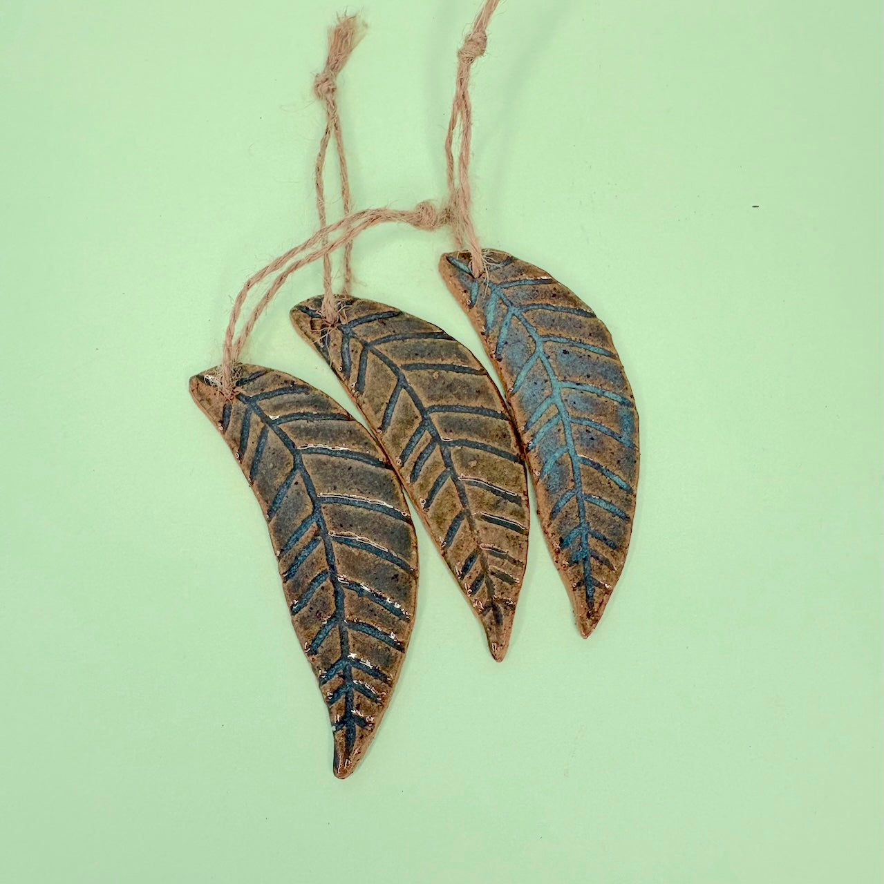 Ceramic handcrafted leaf tags – set of 3
