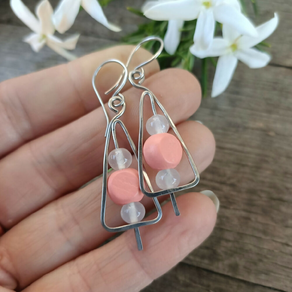 Handmade minimalist christmas tree earrings pink-