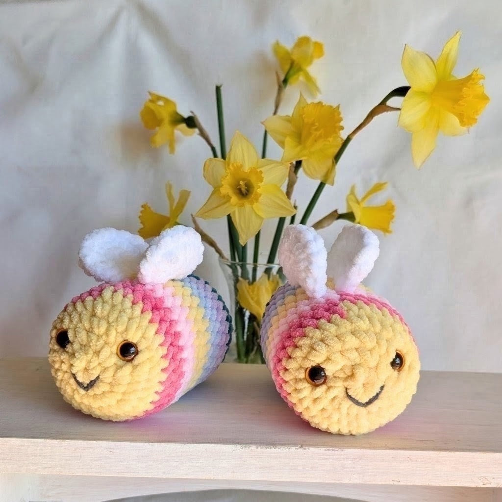 Rainbow Bee, Cheerful plush bee
