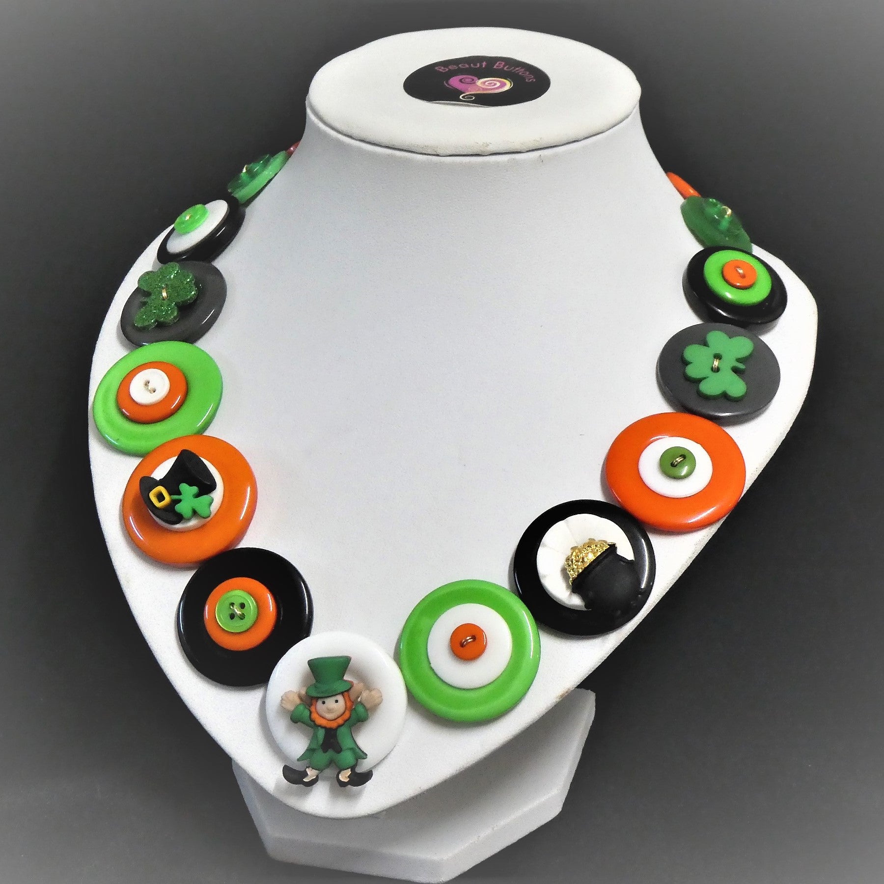 Button necklace - Irish Eyes