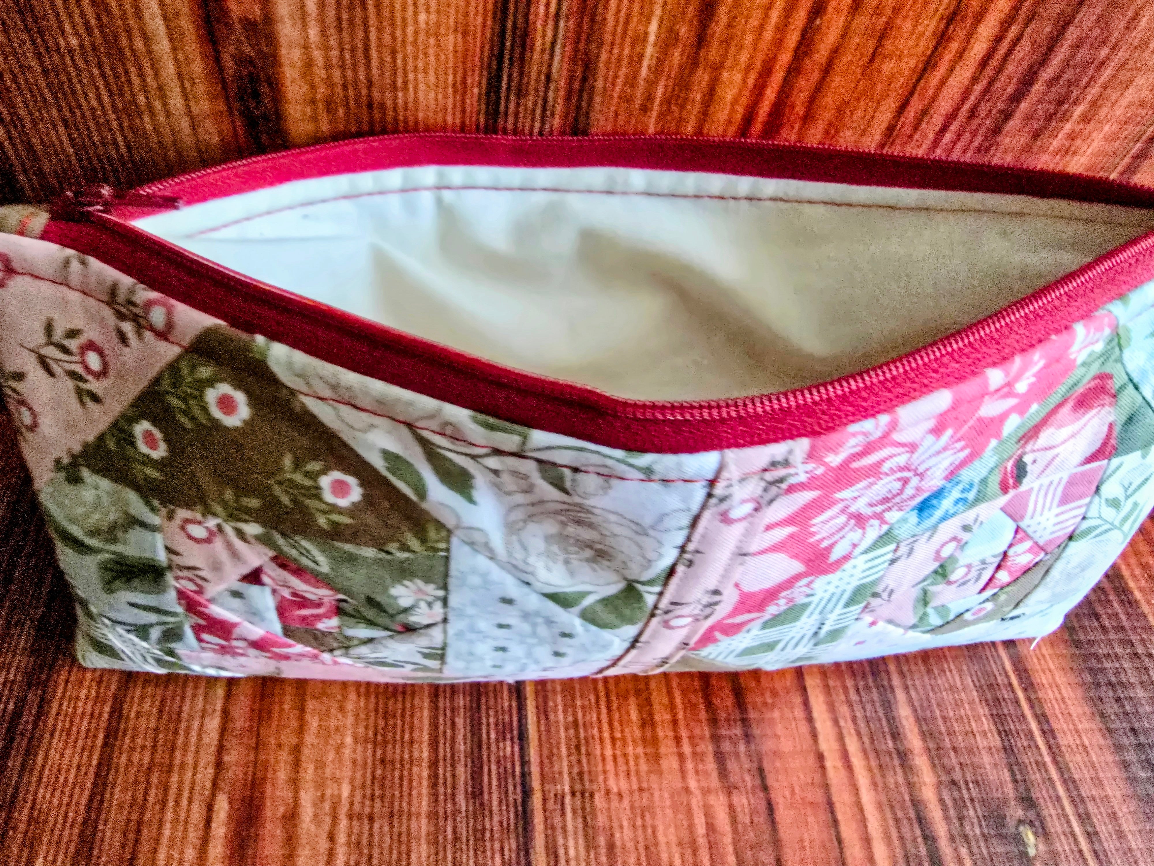 Handmade | Scrappy | Zippered pouch