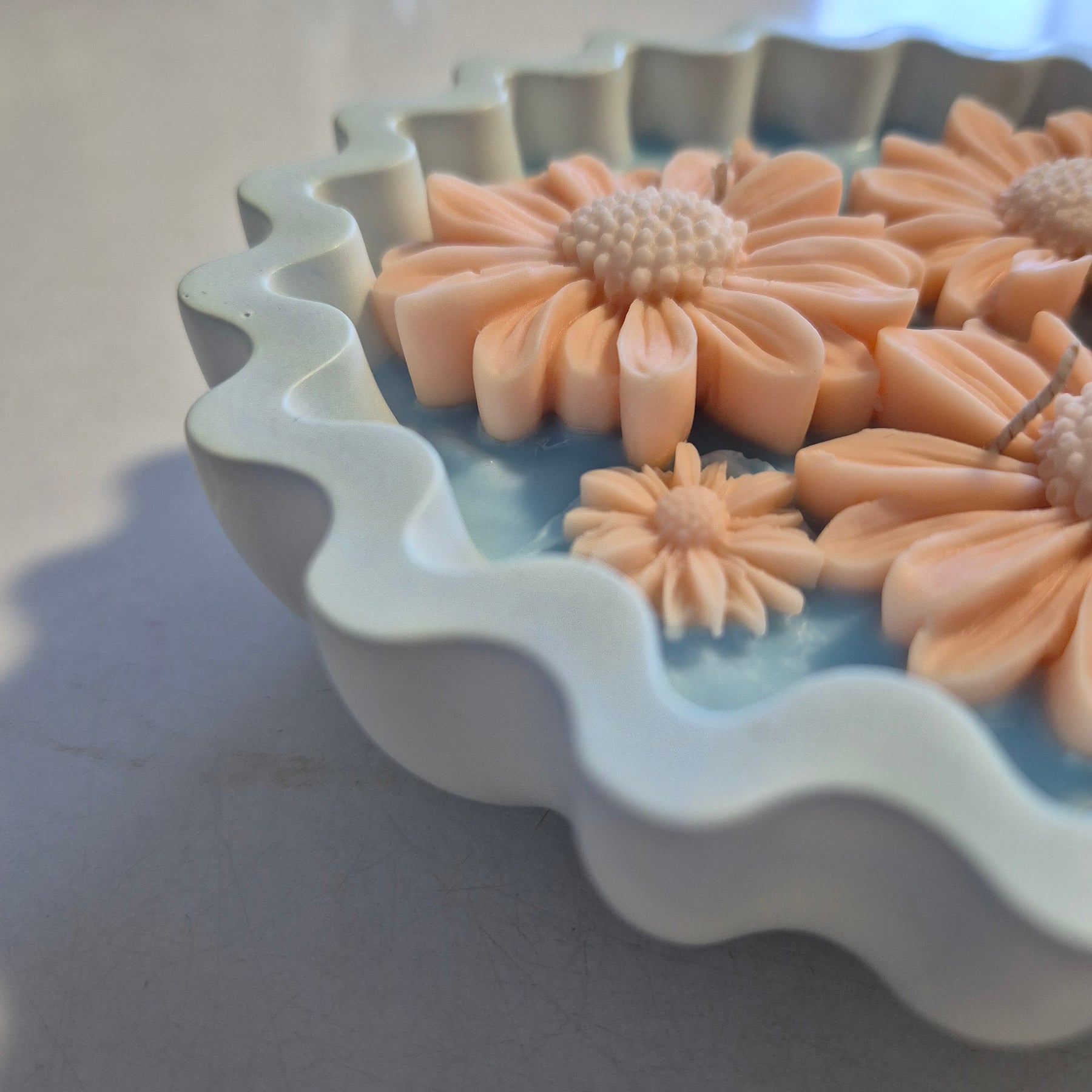 Blue and peach eco-concrete daisy bowl candle