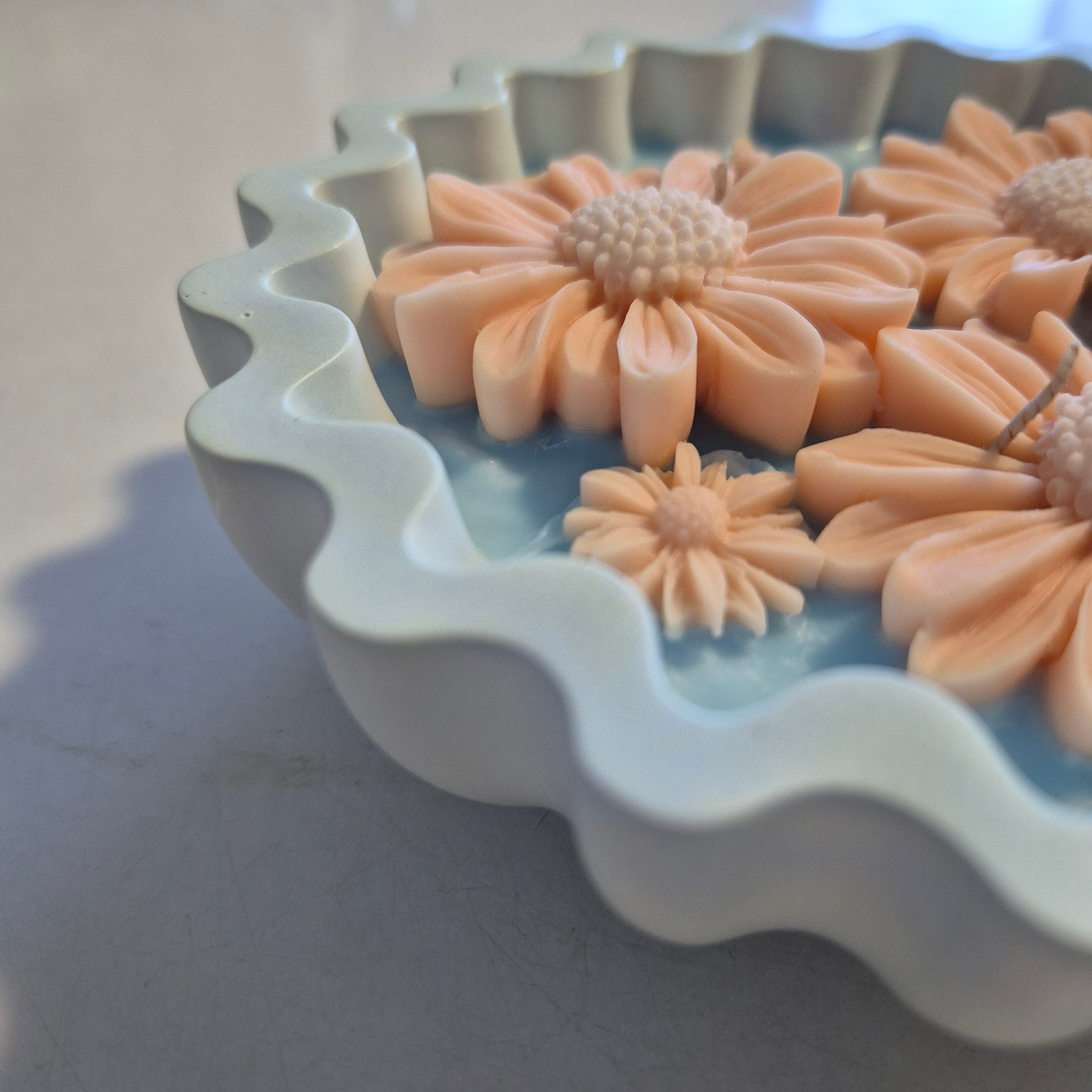 Blue and peach eco-concrete daisy bowl candle