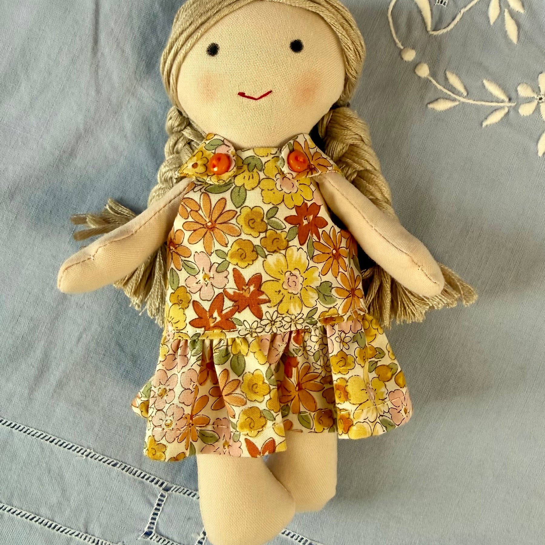 Travel Dollhouse , pretend play , Dollhouse with dresses and doll.