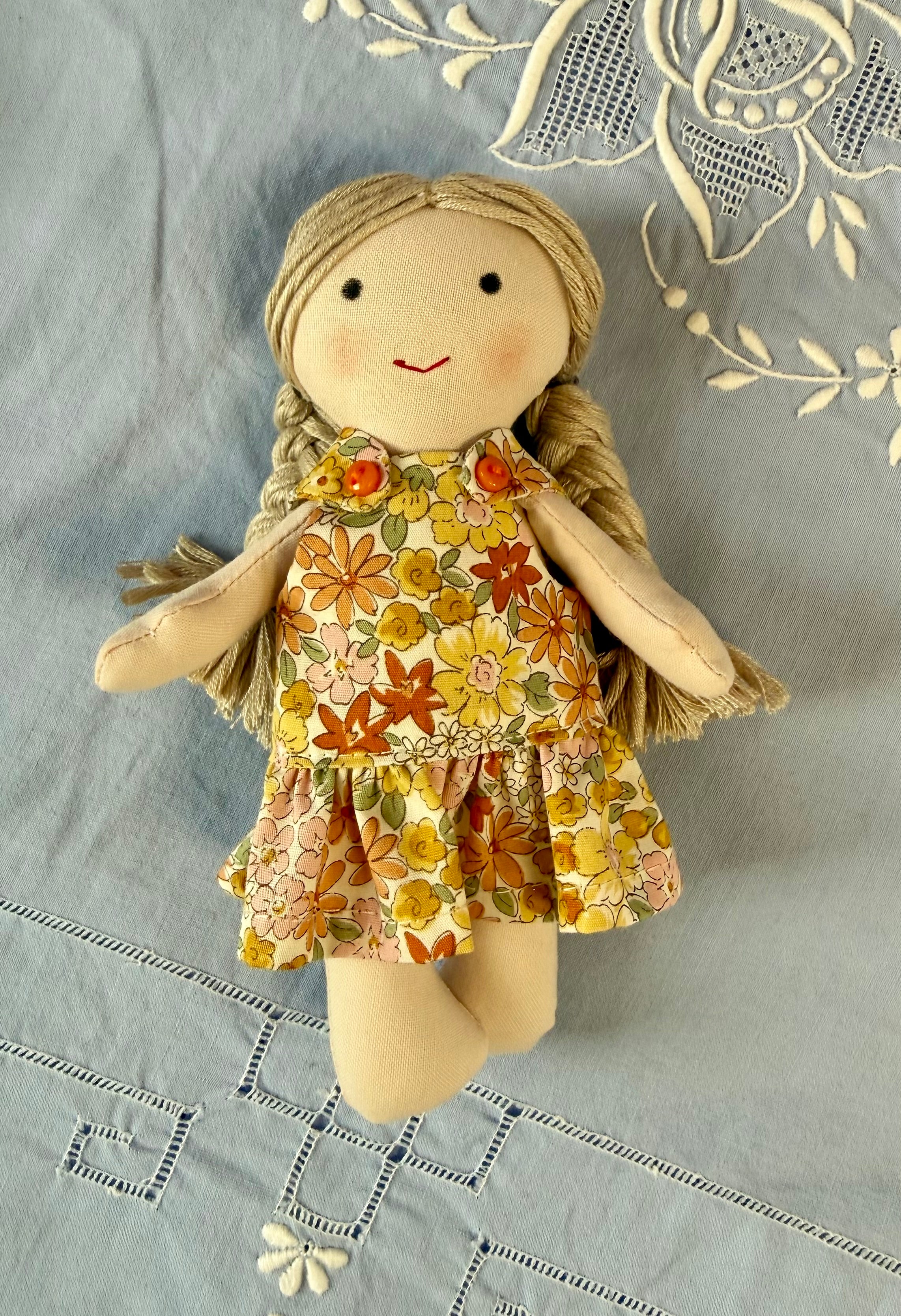 Travel Dollhouse , pretend play , Dollhouse with dresses and doll.