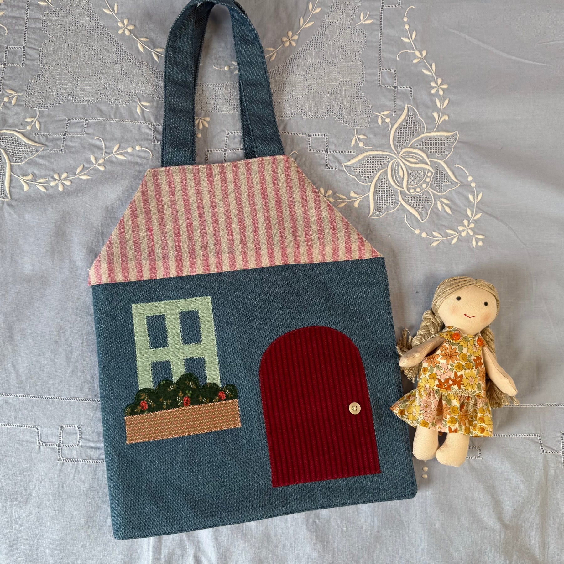 Travel Dollhouse , pretend play , Dollhouse with dresses and doll.