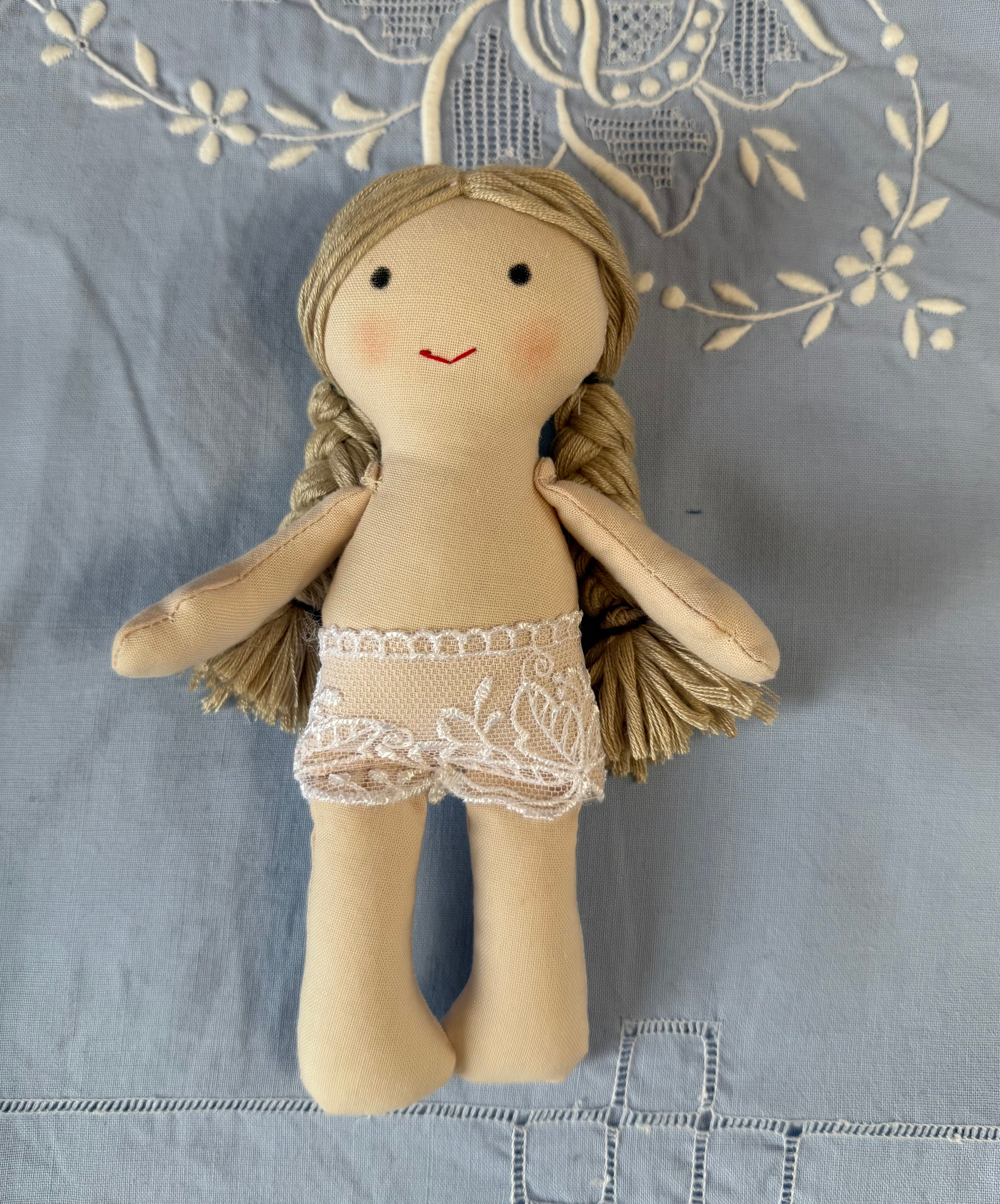 Travel Dollhouse , pretend play , Dollhouse with dresses and doll.