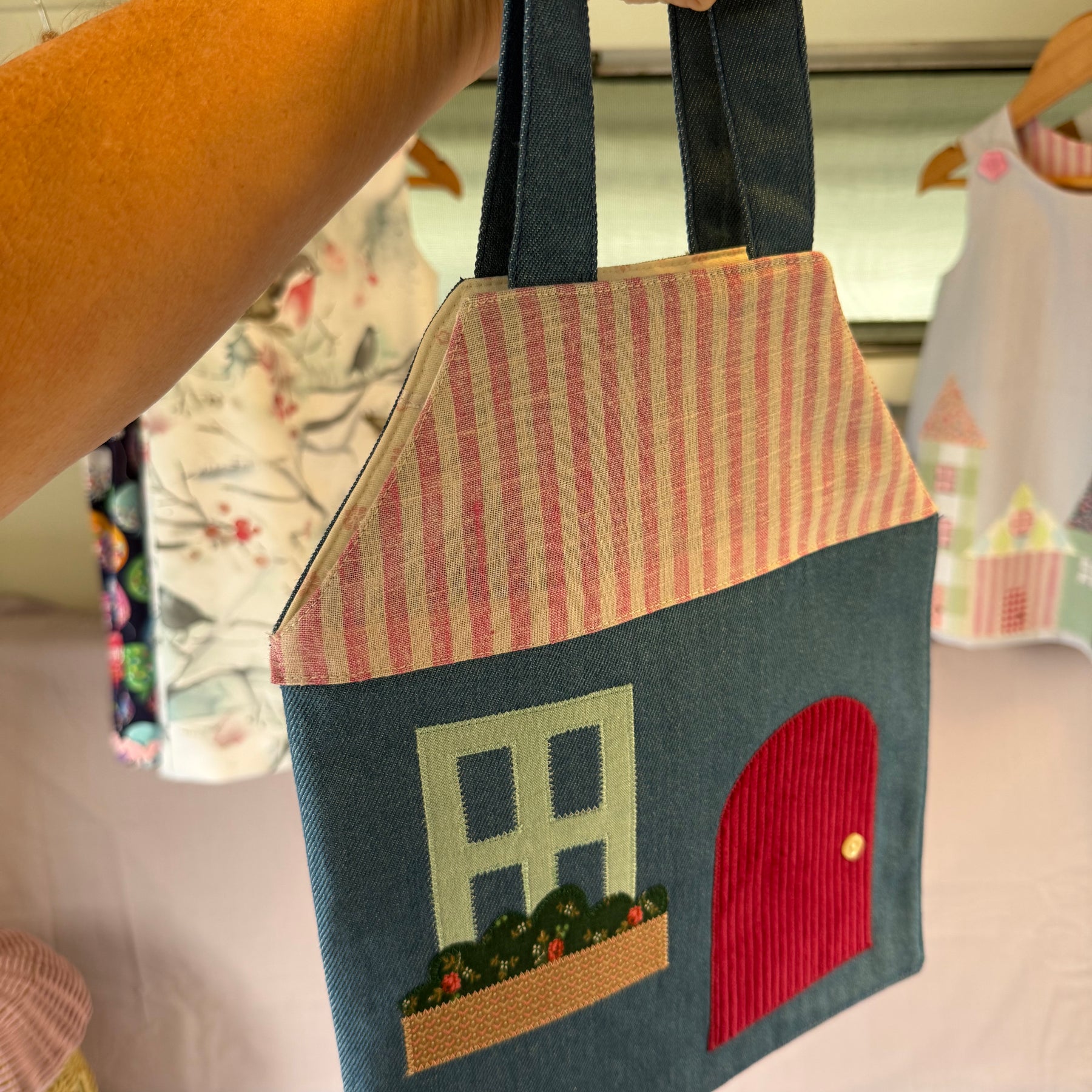 Travel Dollhouse , pretend play , Dollhouse with dresses and doll.