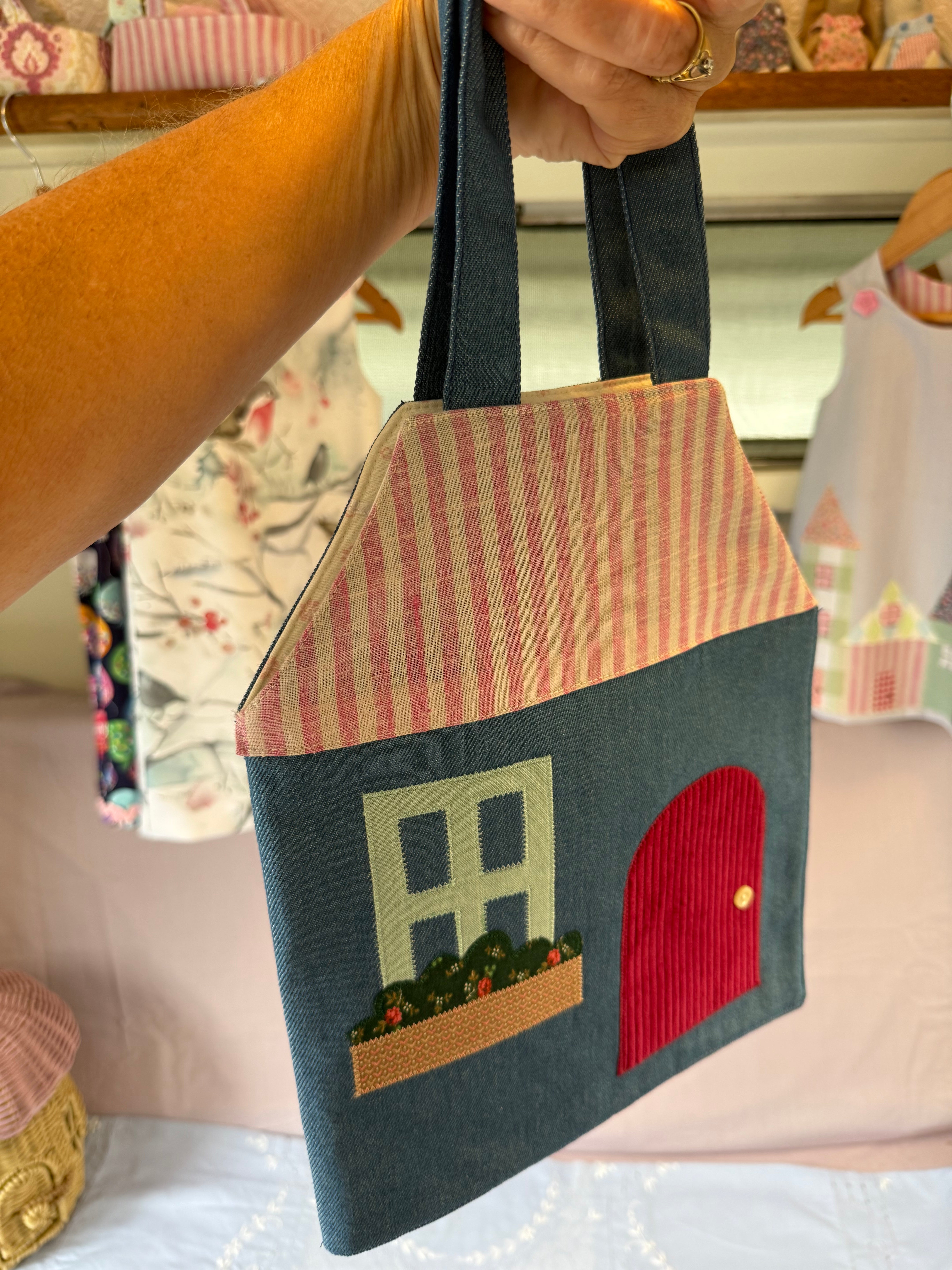 Travel Dollhouse , pretend play , Dollhouse with dresses and doll.