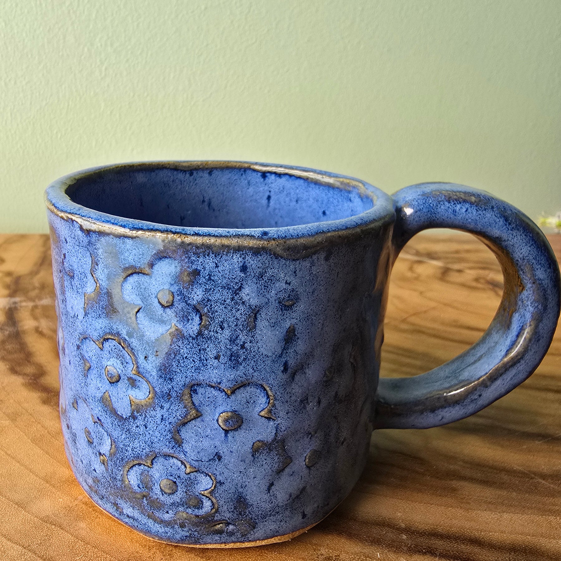 Cornflower blue daisy cup