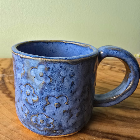 Cornflower blue daisy cup