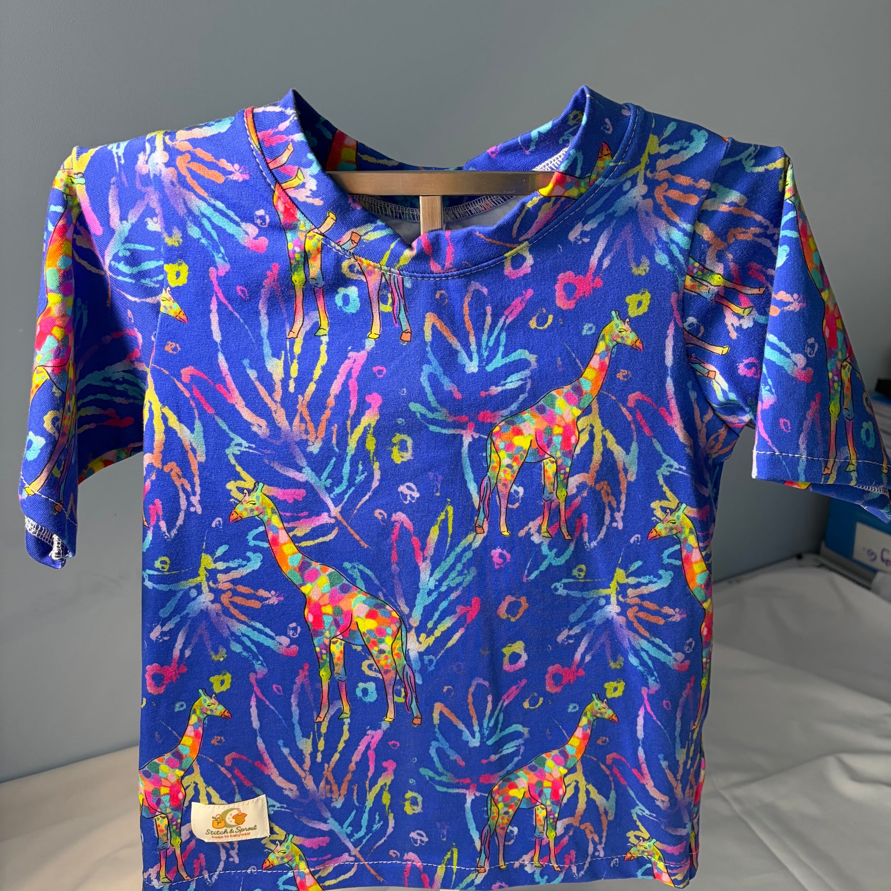 EOFY SALE RAINBOW GIRAFFE TEE SHIRT 2-3 Yrs