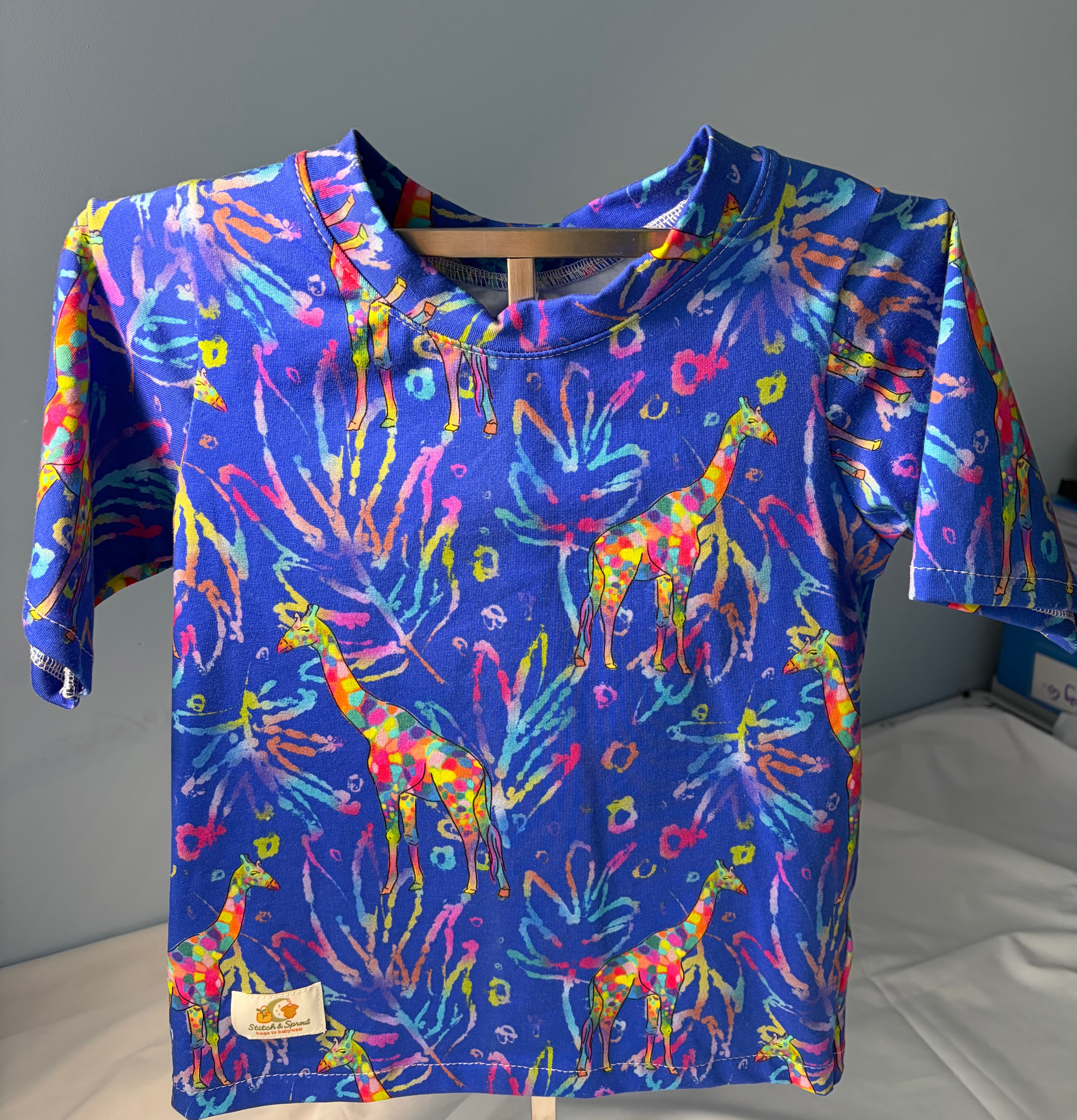 EOFY SALE RAINBOW GIRAFFE TEE SHIRT 2-3 Yrs