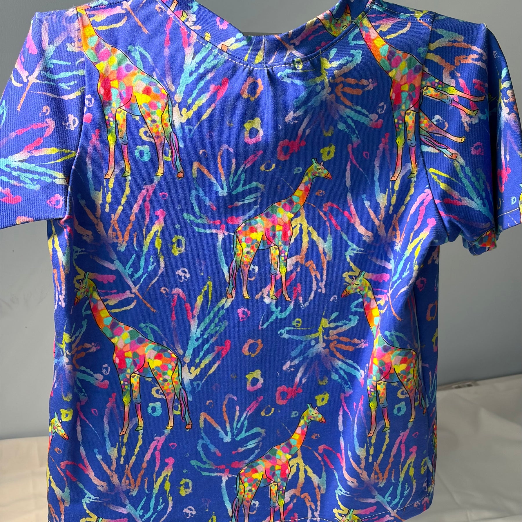 EOFY SALE RAINBOW GIRAFFE TEE SHIRT 2-3 Yrs