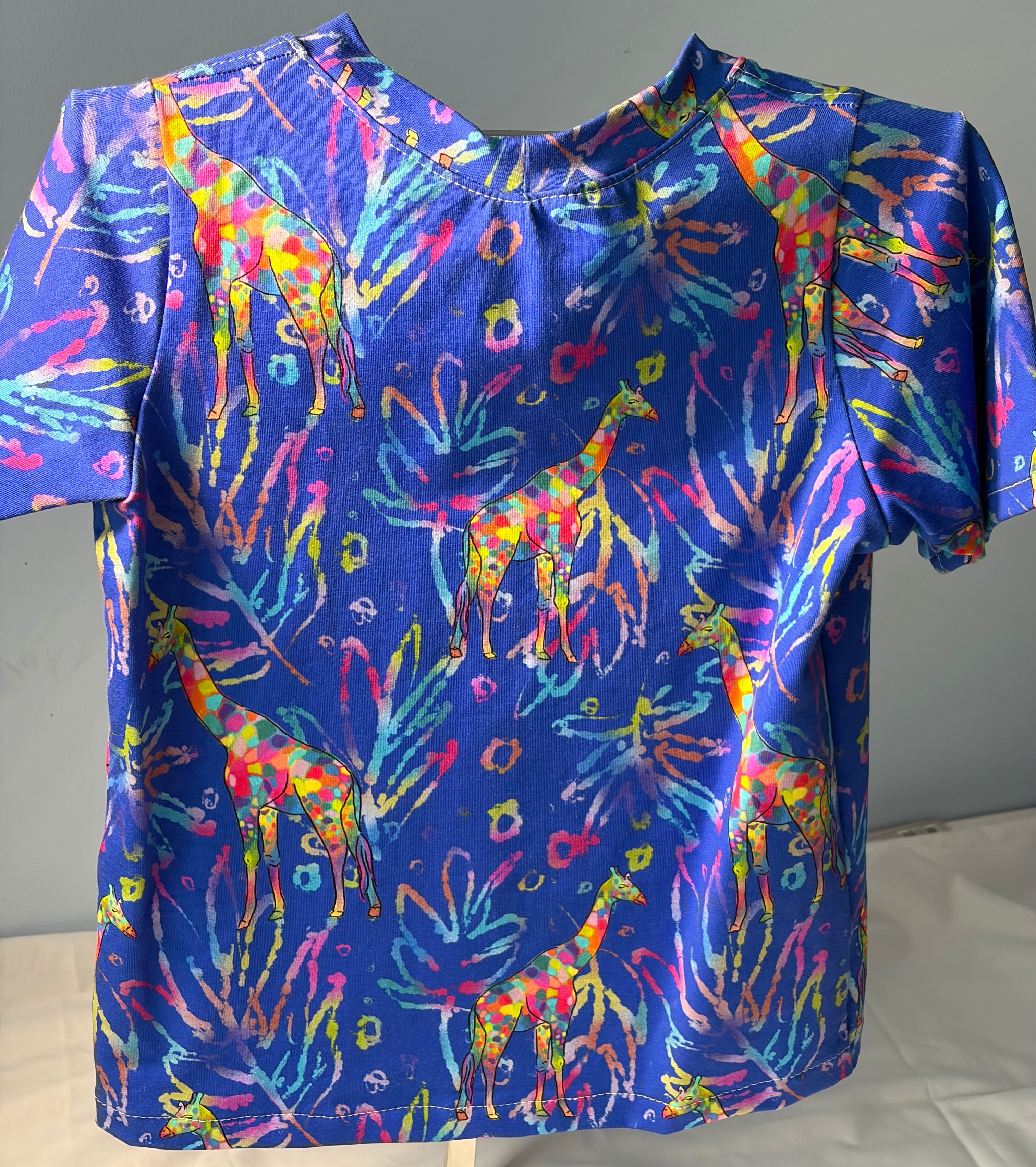 EOFY SALE RAINBOW GIRAFFE TEE SHIRT 2-3 Yrs