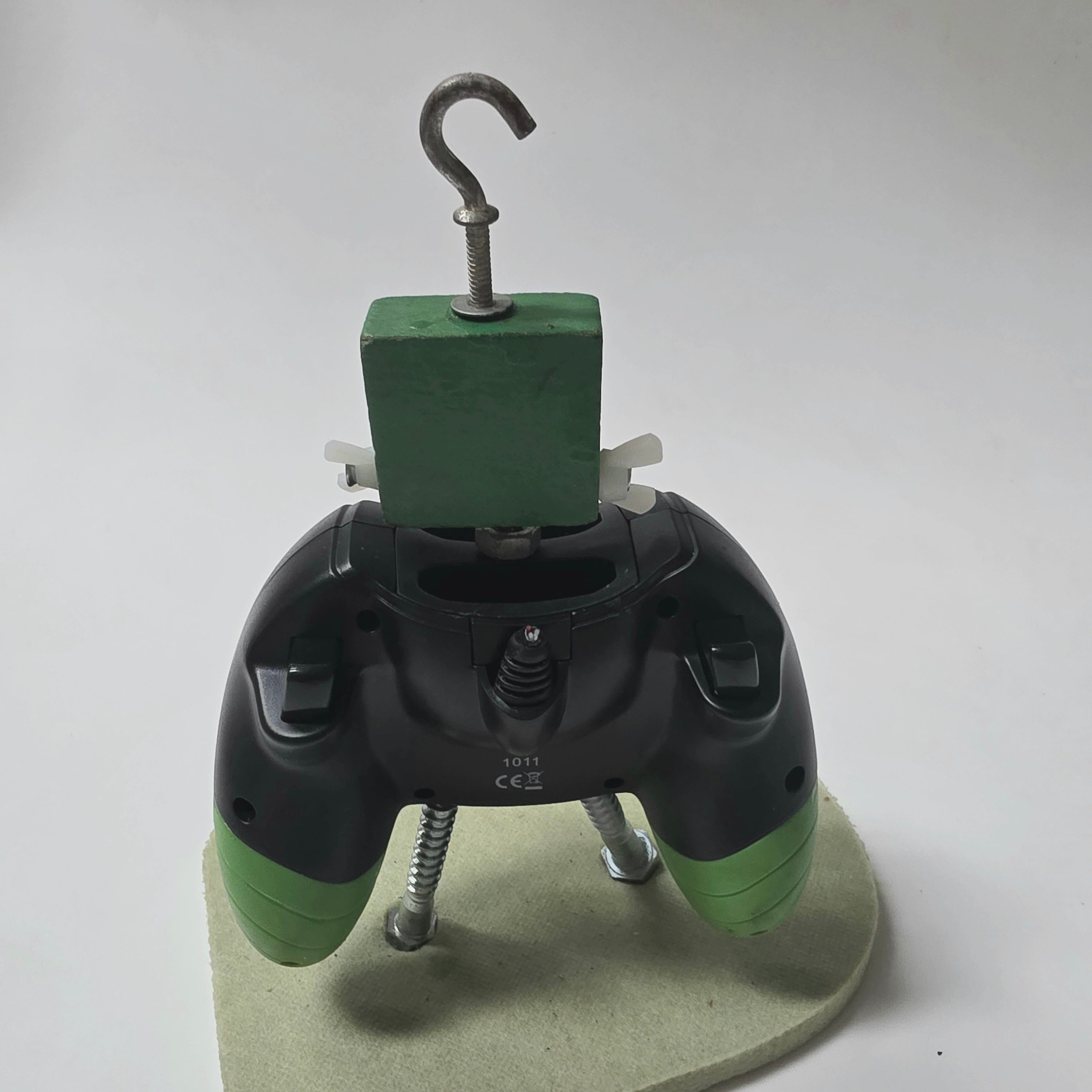 Remade, Reimagined: Upcycled Robot Circuito