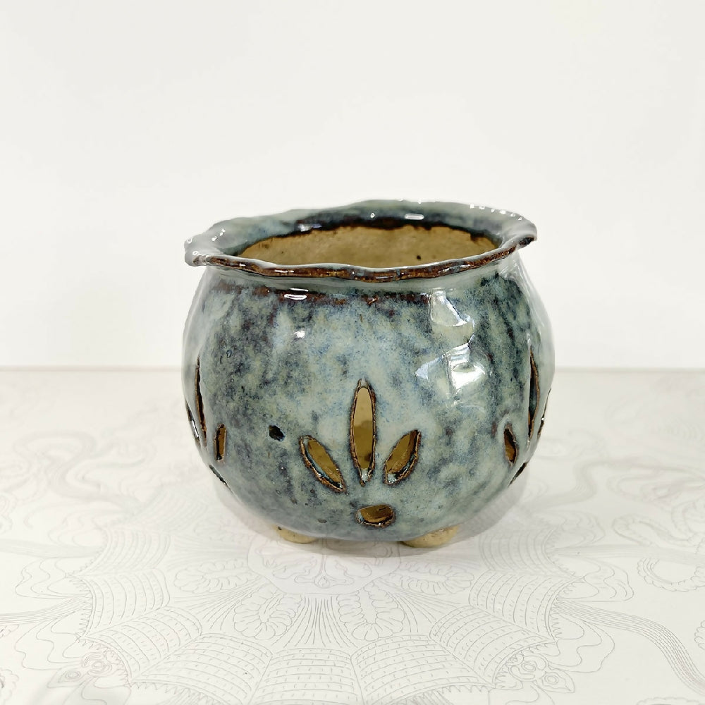 Cauldron pot blue