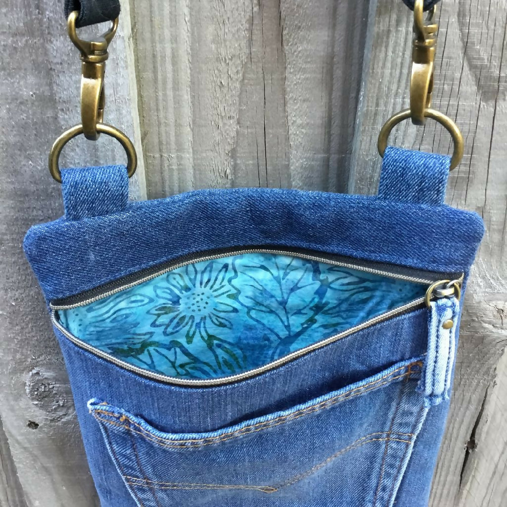 denim_crossbody_03g