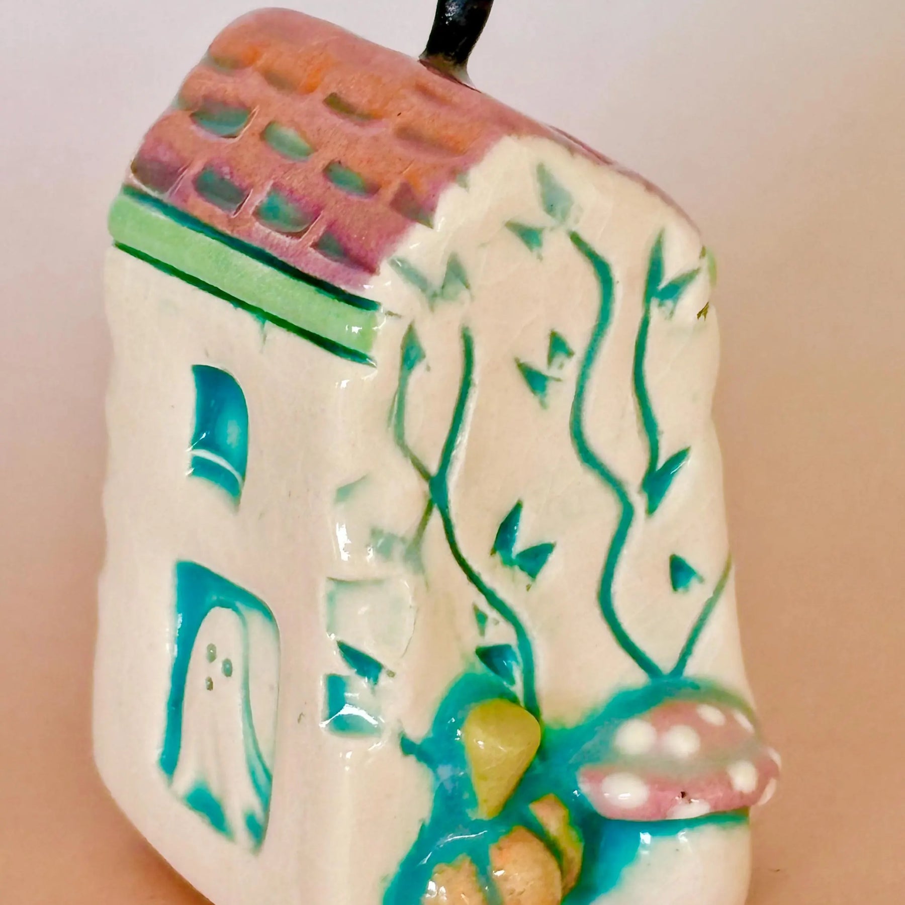 Spooky Mini Ceramic Haunted House 001