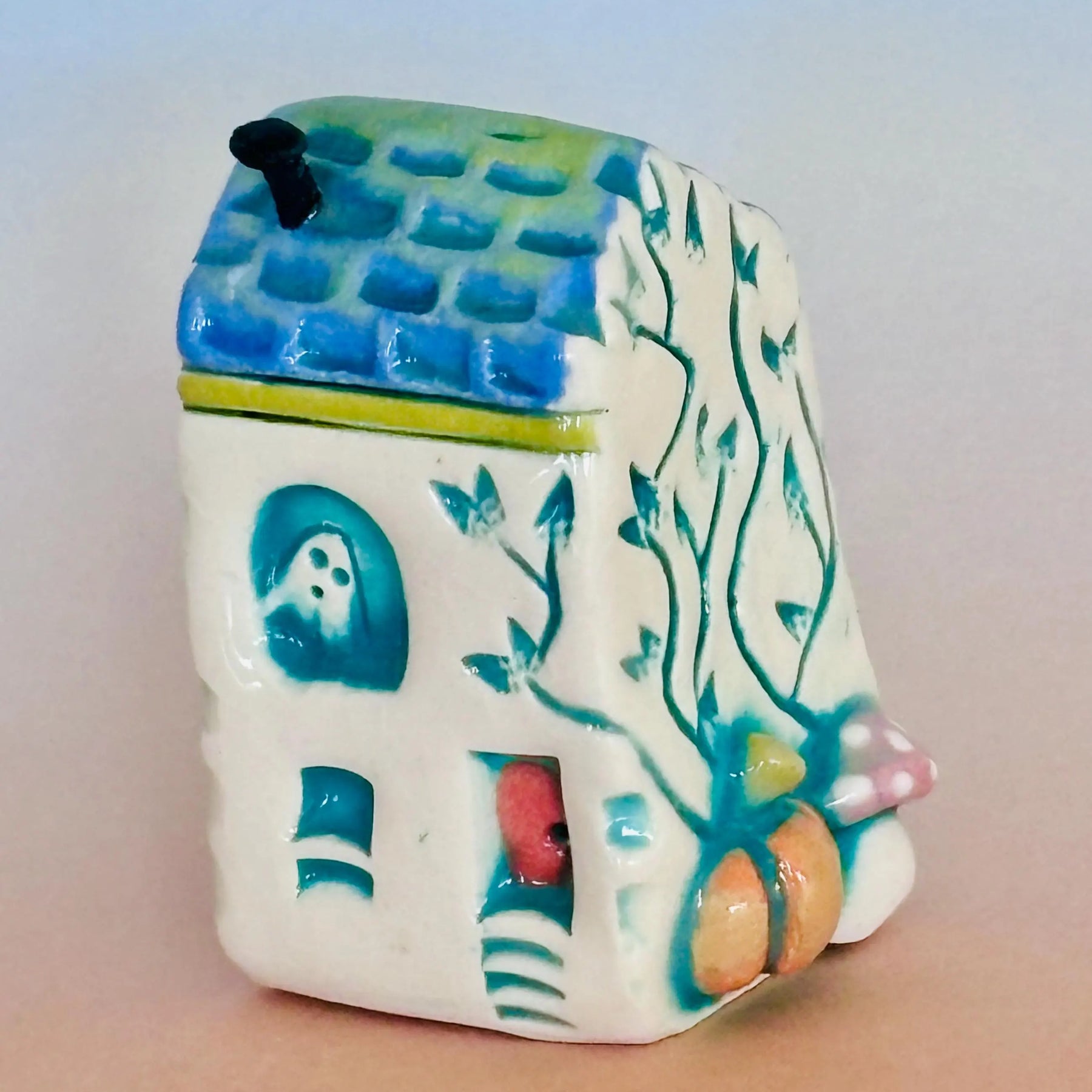 Spooky Mini Ceramic Haunted House 004