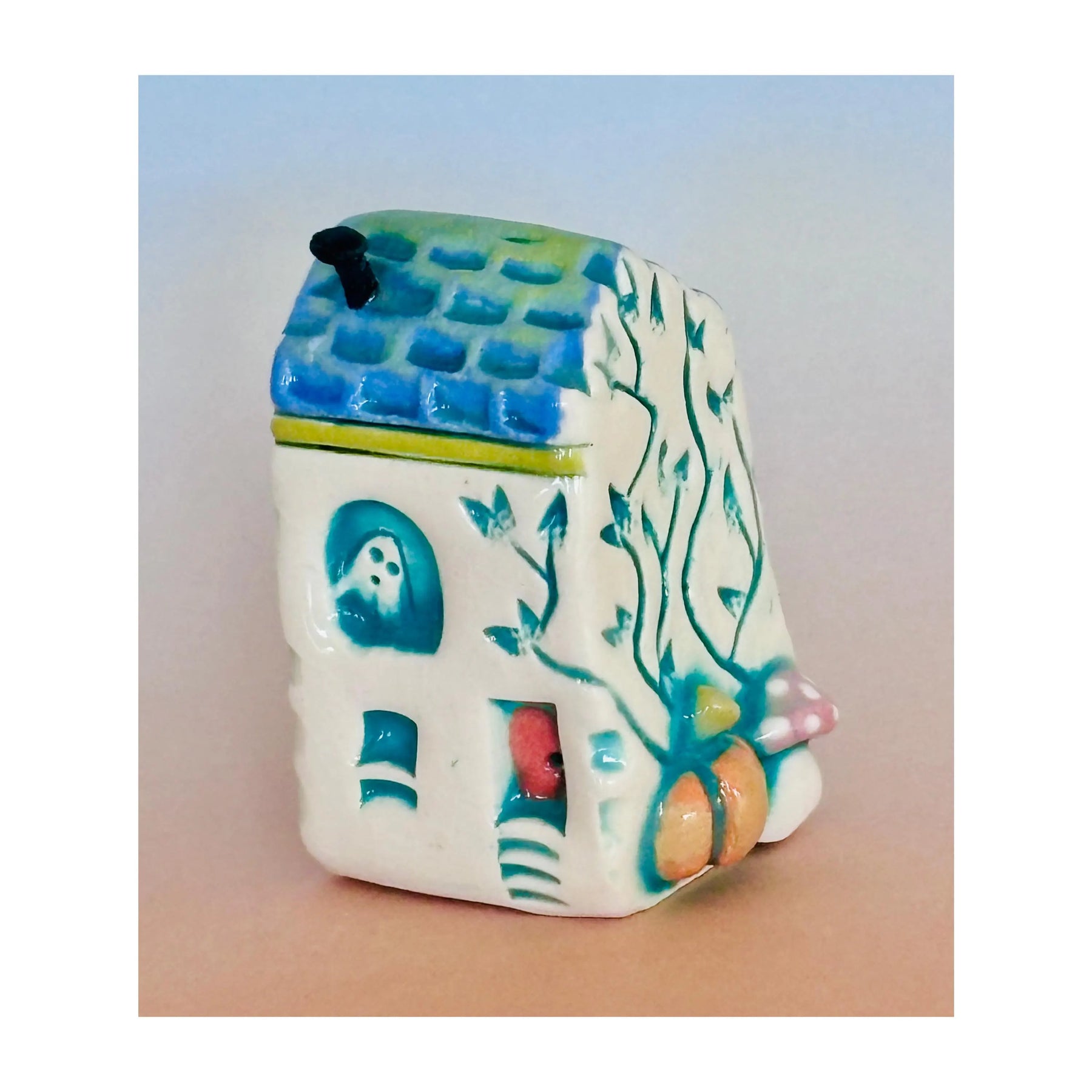 Spooky Mini Ceramic Haunted House 004