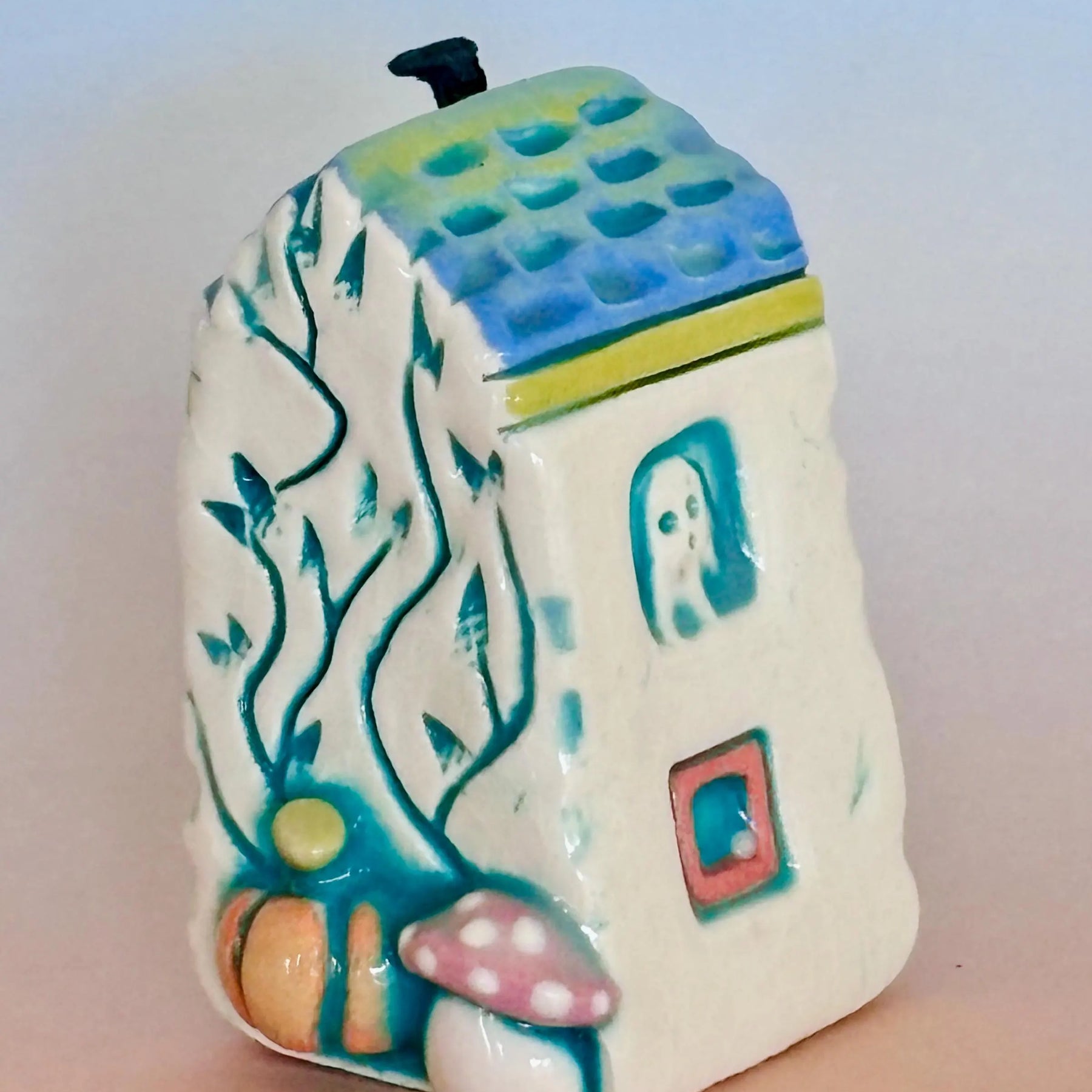 Spooky Mini Ceramic Haunted House 004