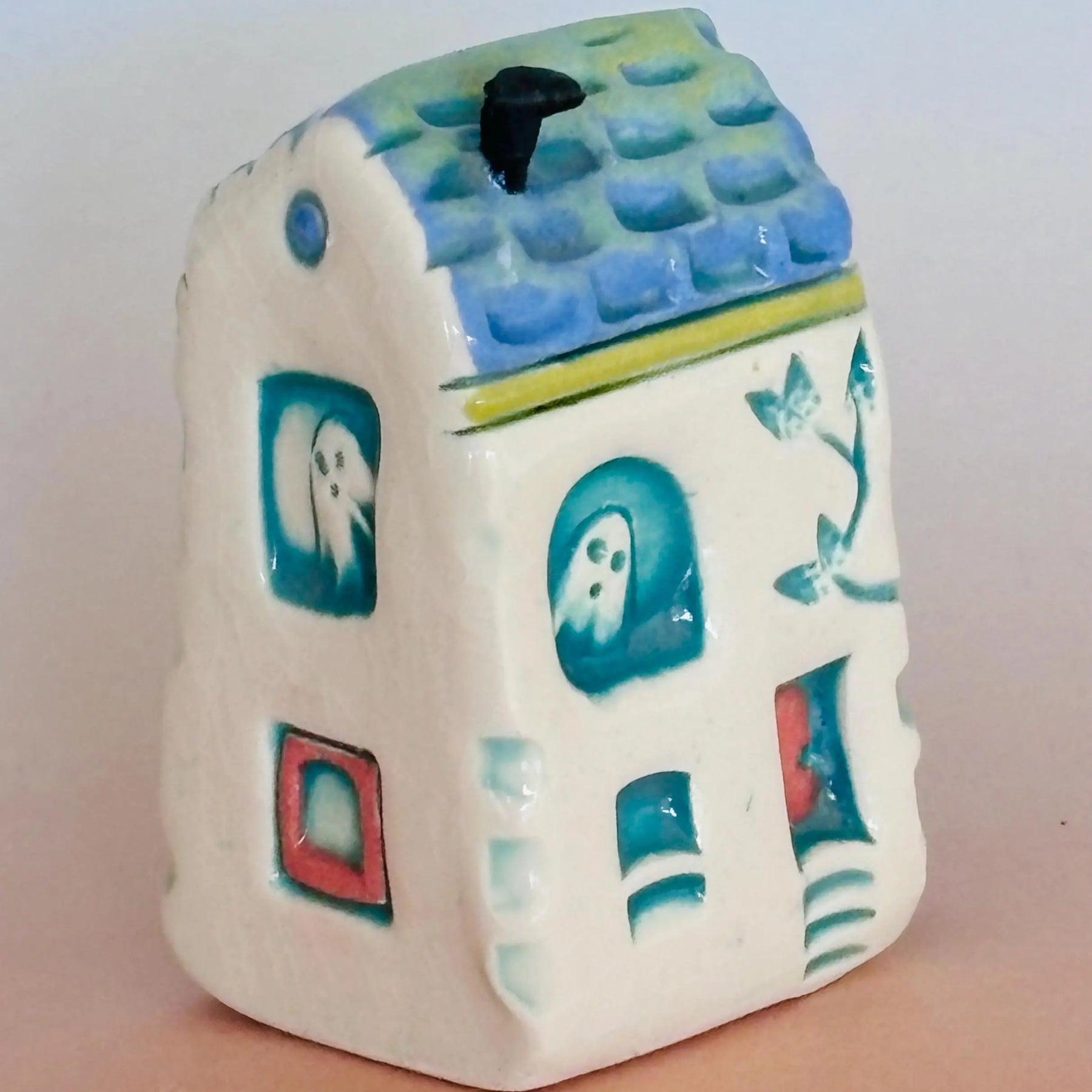 Spooky Mini Ceramic Haunted House 004