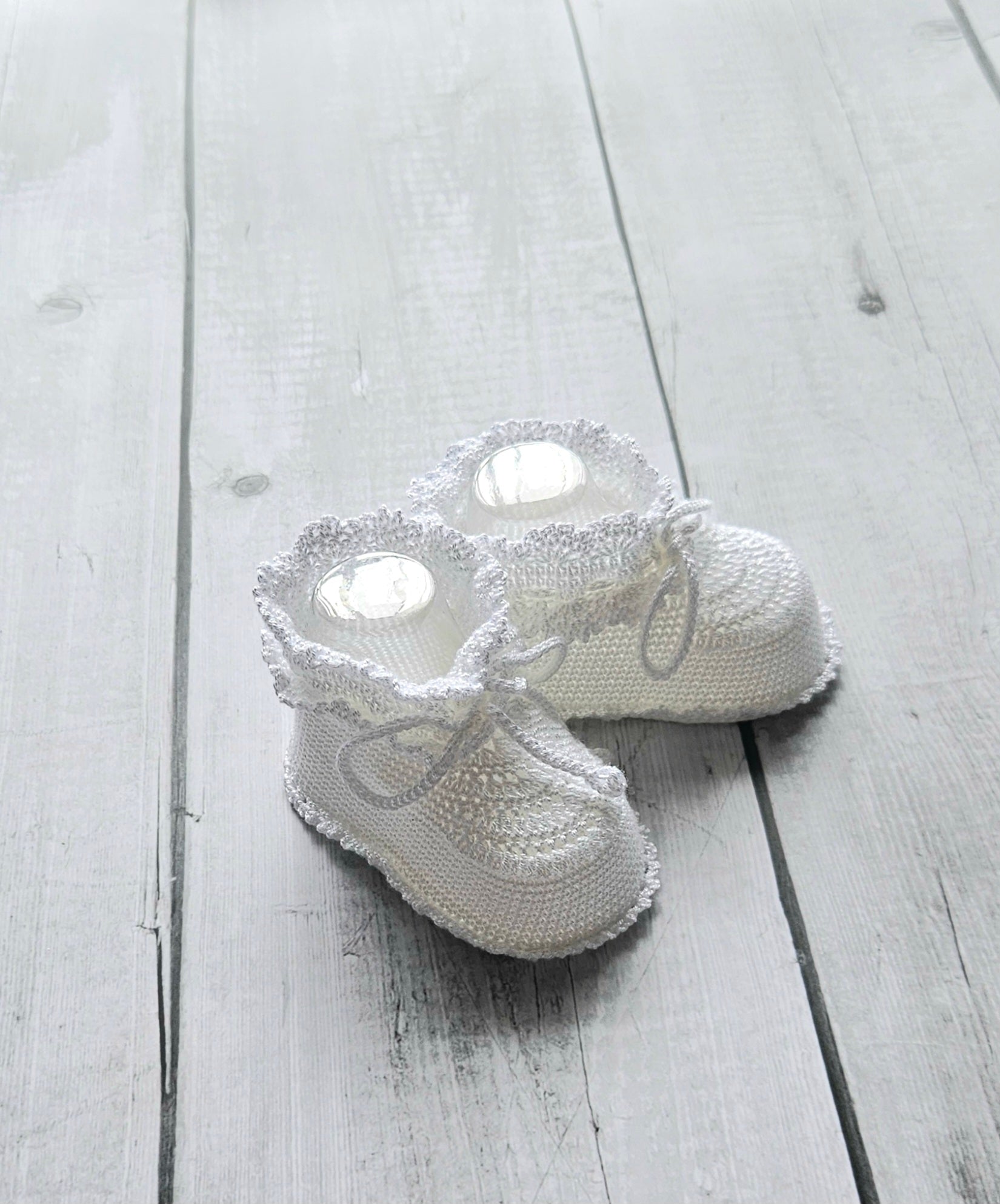 Handmade Newborn Gift Set – Silk Blanket, Bonnet & Booties | Luxury Baby Gift | White