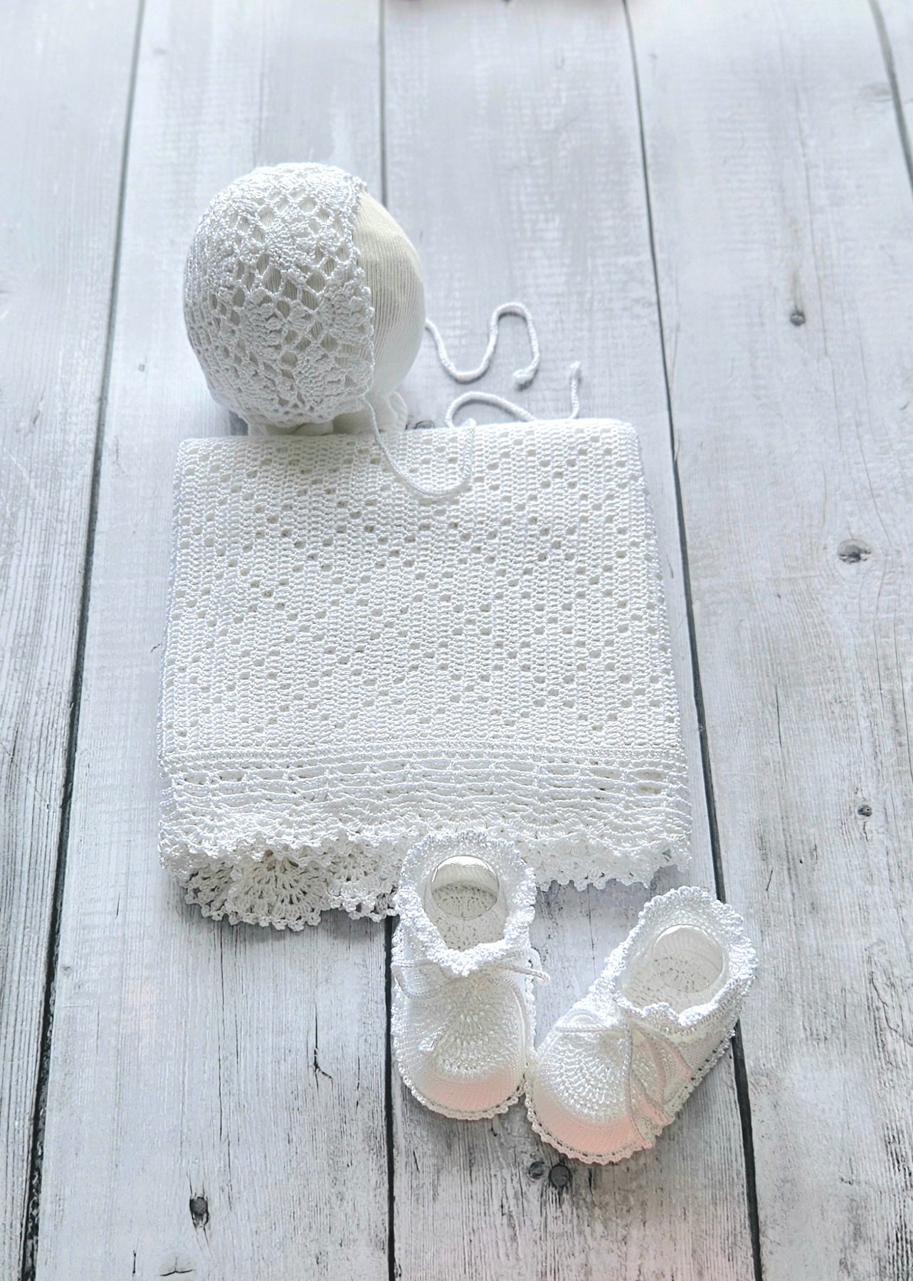 Handmade Newborn Gift Set – Silk Blanket, Bonnet & Booties | Luxury Baby Gift | White