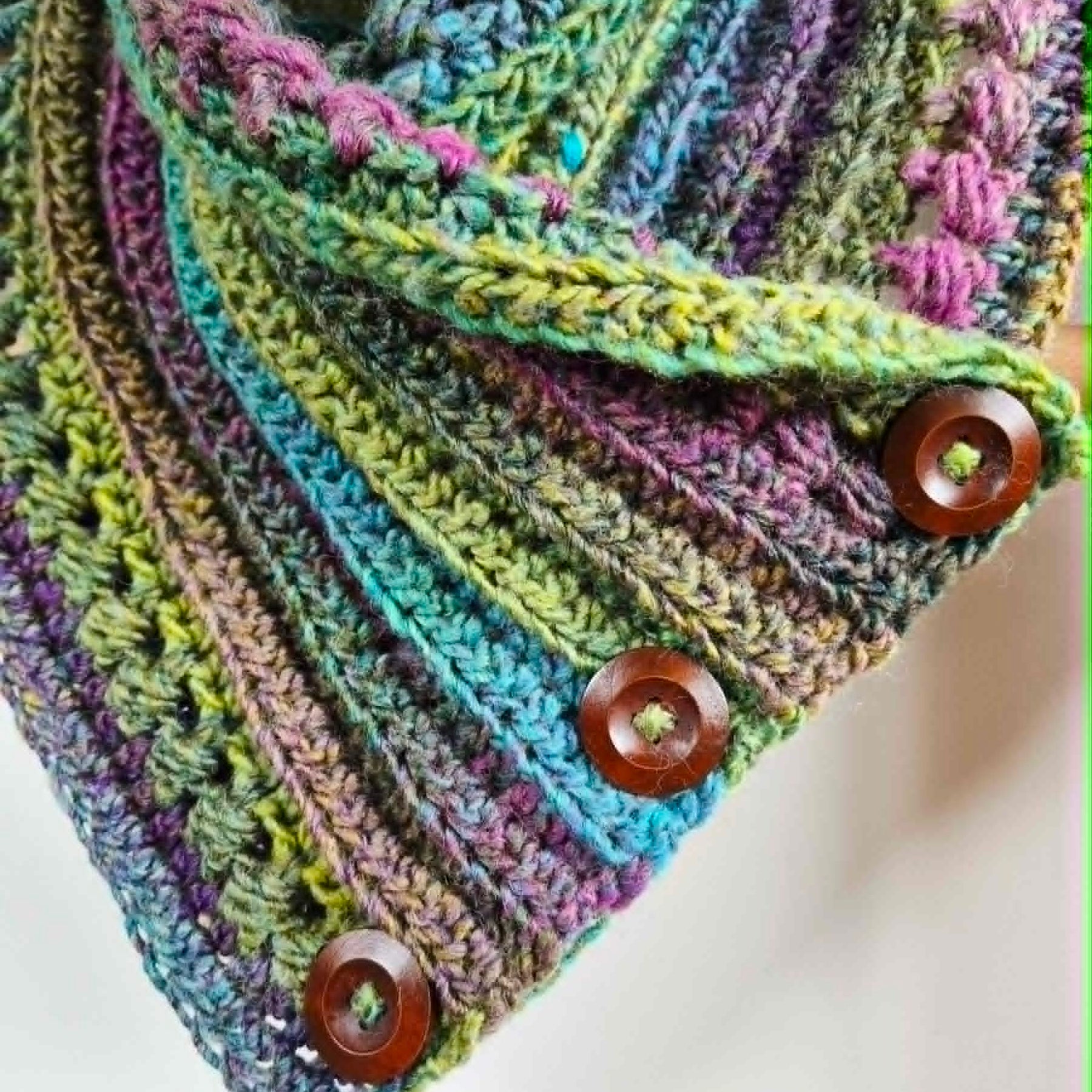 Ladies Neck warmer | Cowl | Scarf | Coloured | Adult | Vintage | Crochet | Buttoned