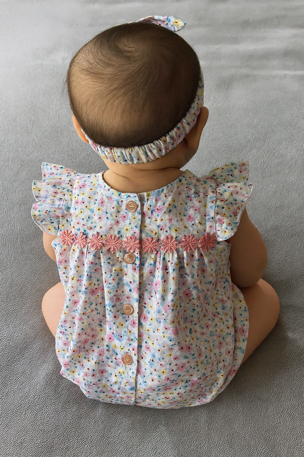 "Sweet Daisy Days" Romper & Head Bow - Size 6-9 Months
