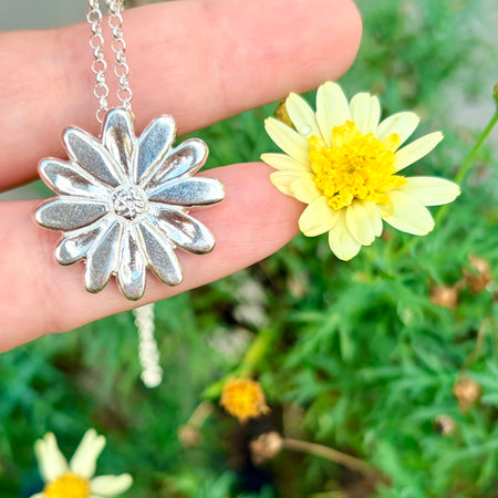 Large Daisy Necklace