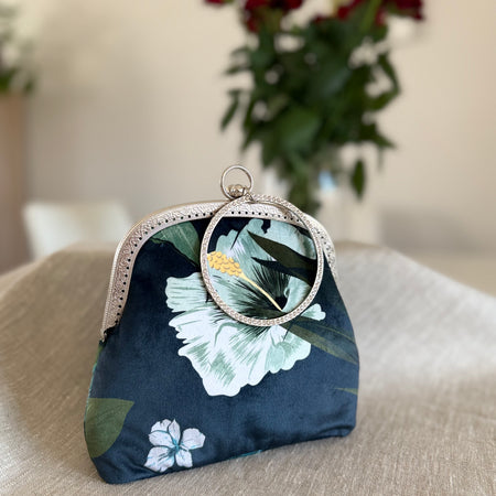 Evening kiss lock purse in Retro Style
