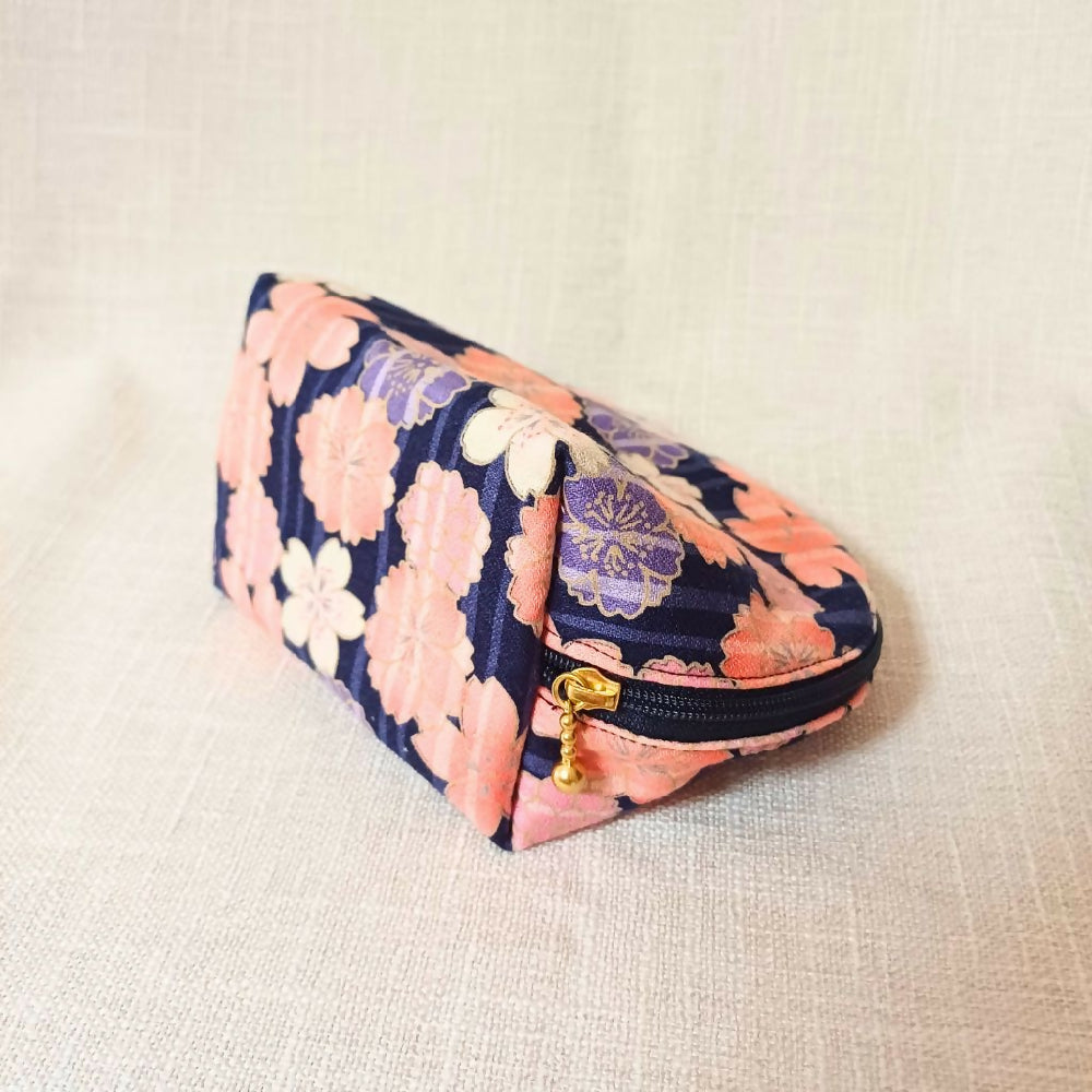 maru-ya_halfmoon pouch_blue sakura 4