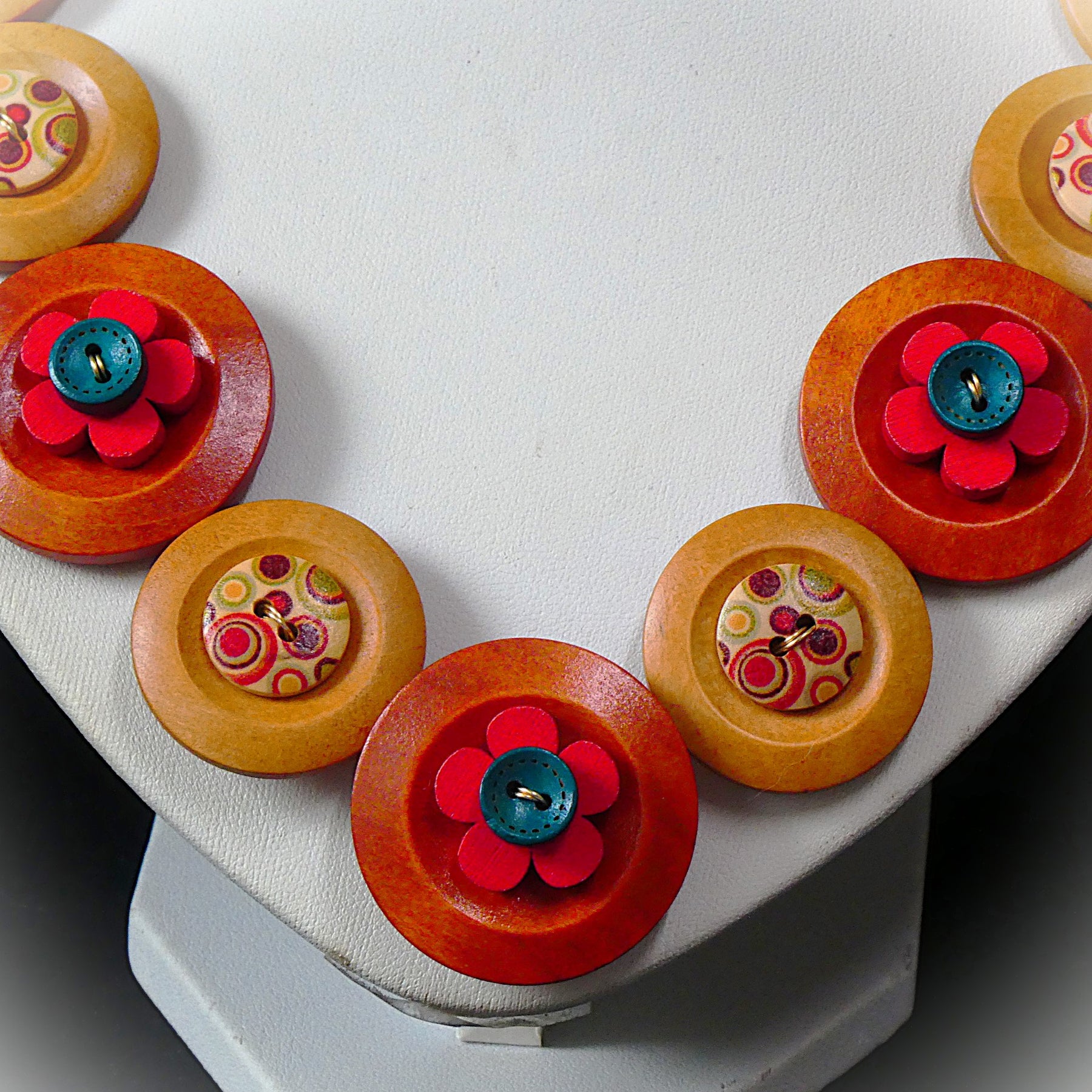 Button necklace - Redwood