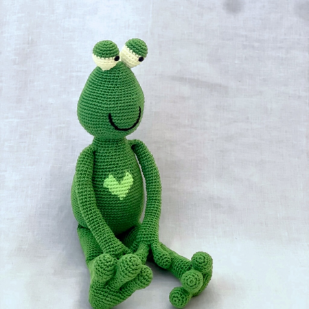 Green Tree Frog with Heart |Crochet Soft Toy | Australian Animals