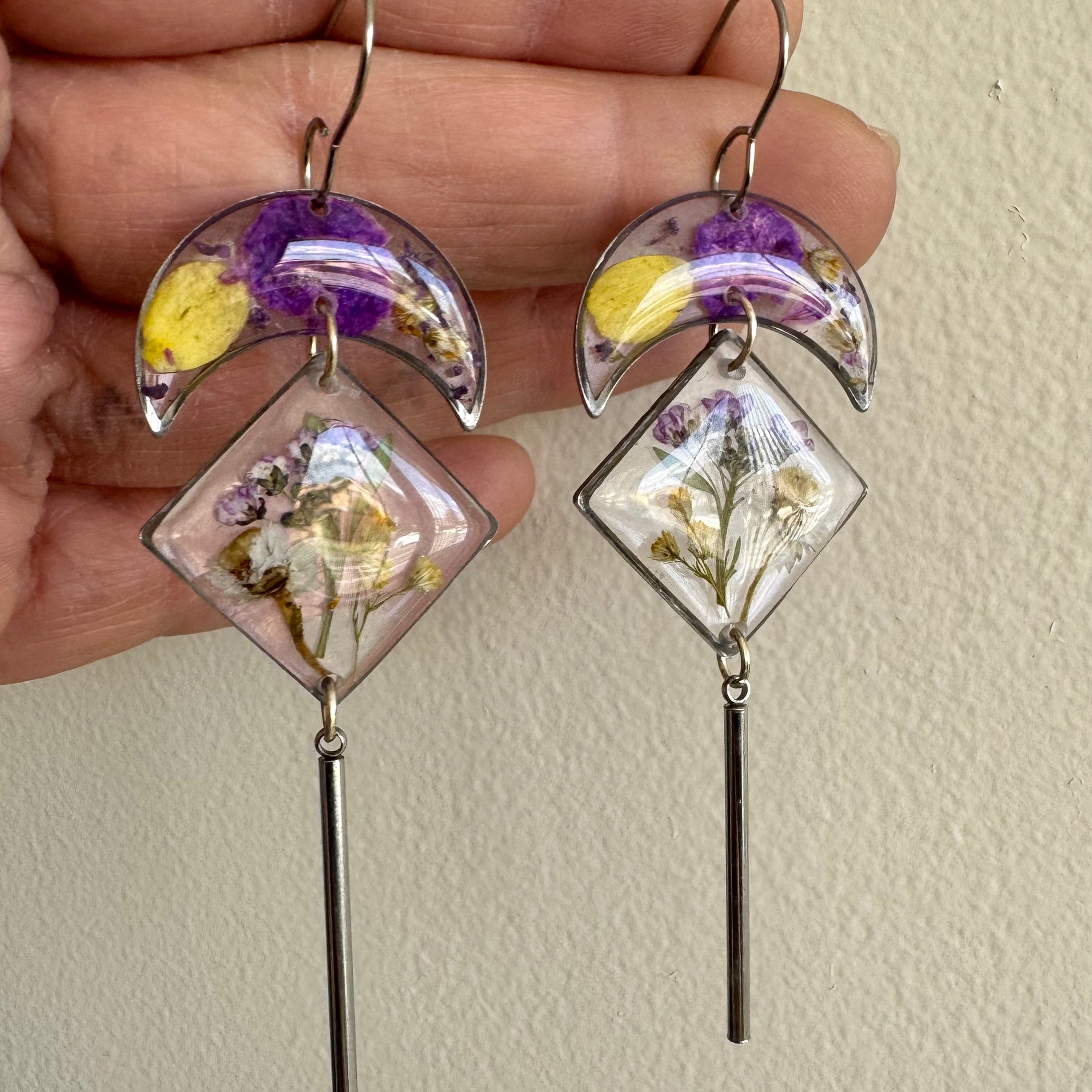Violet /yellow rhombus and moon resin earrings with pressed flowers