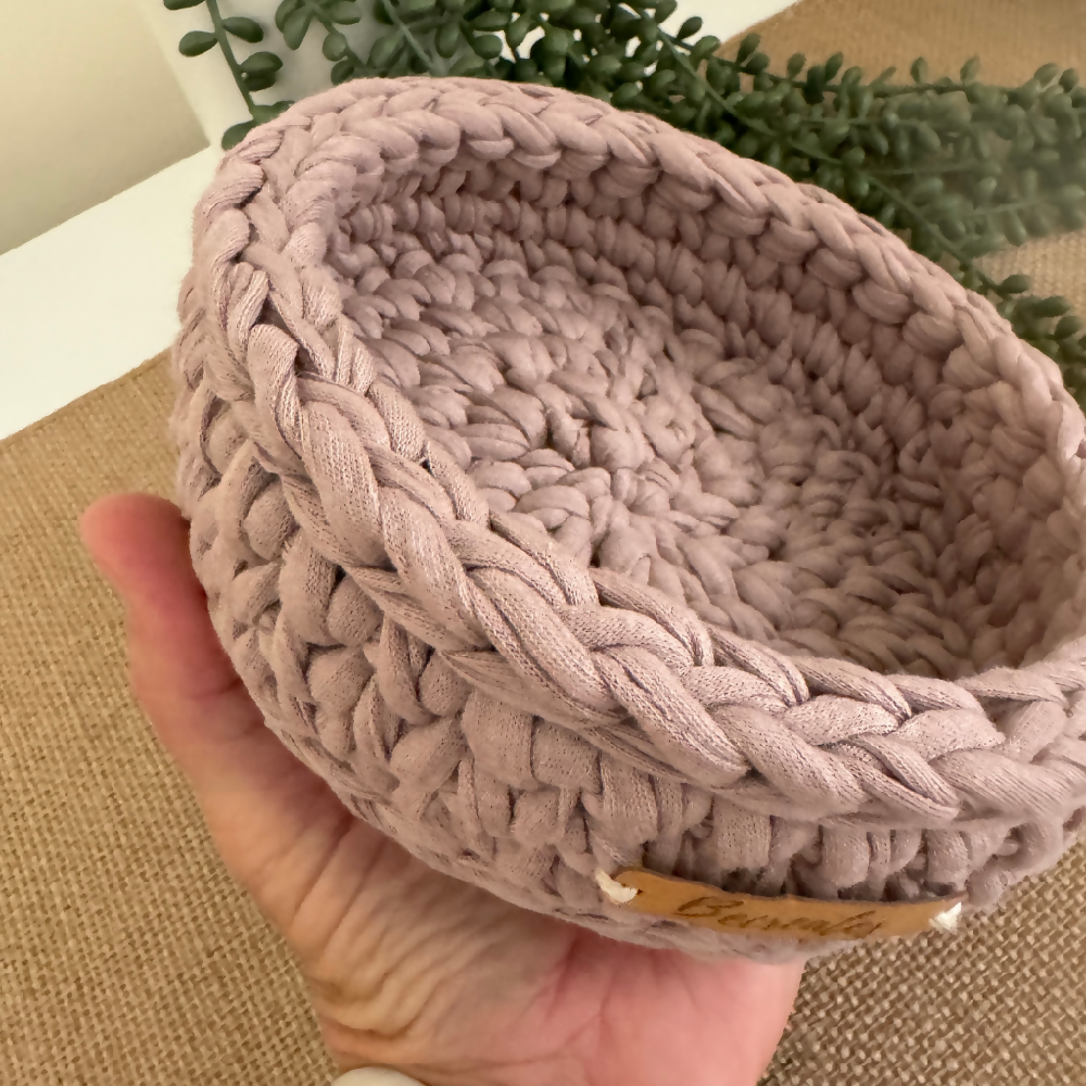 Handmade-crochet-basket-hazelnut-small (4)