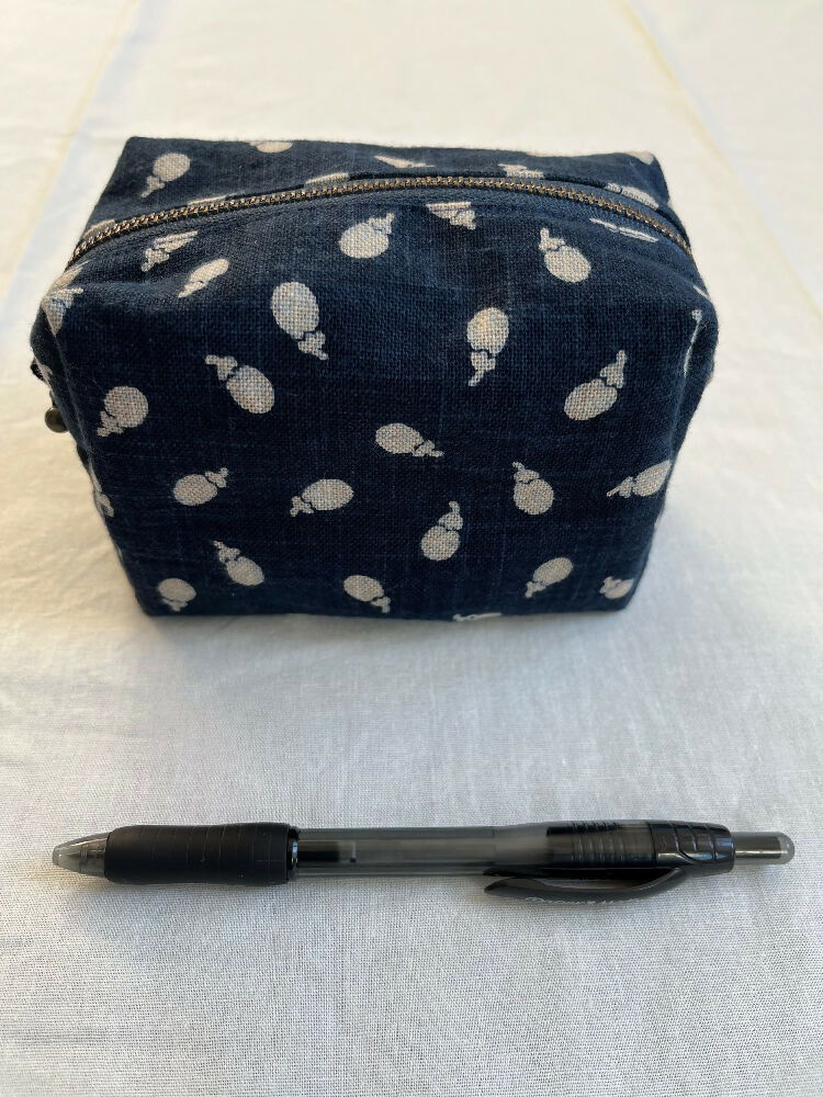 Zipper pouch eggplant